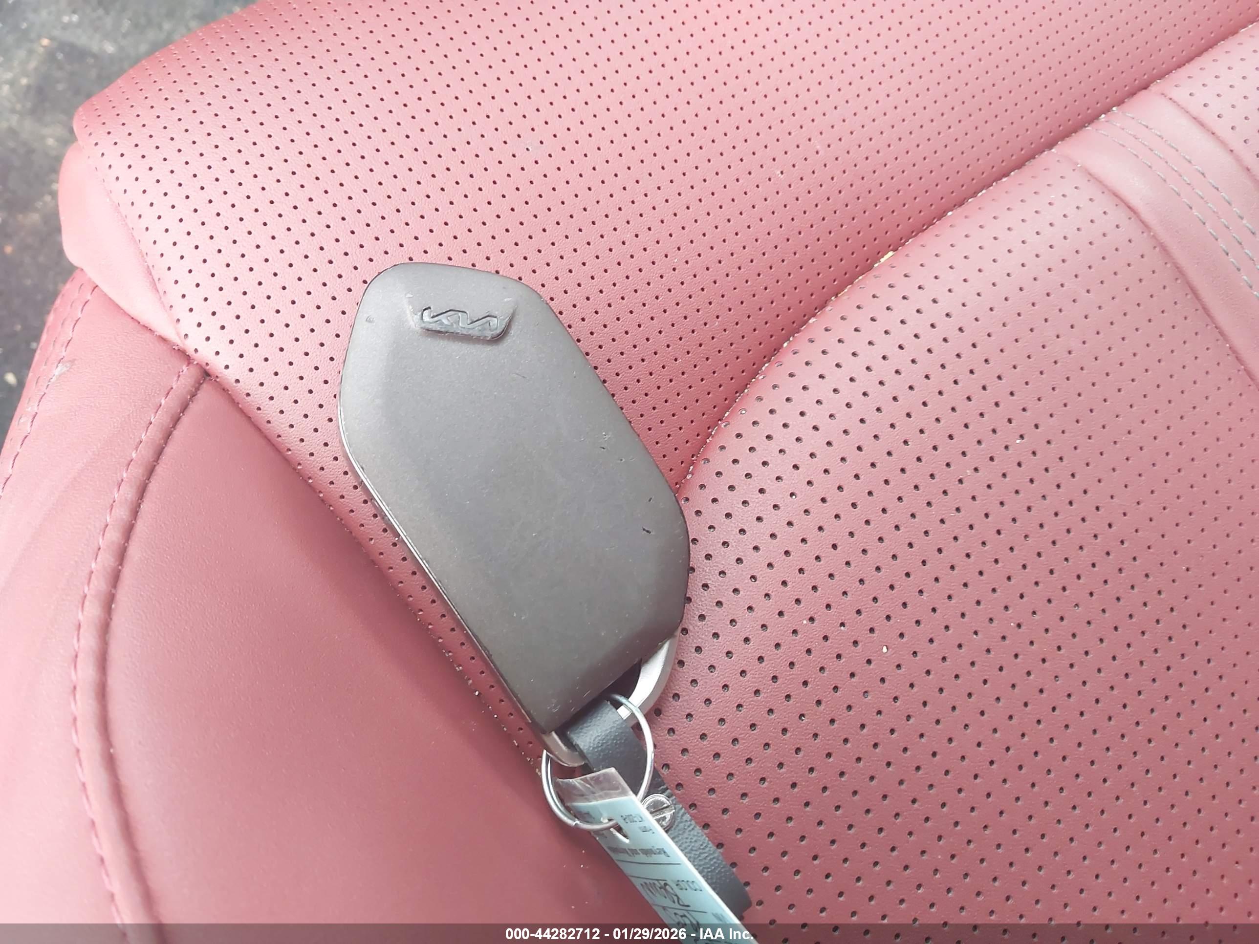 KIA K5 image 11