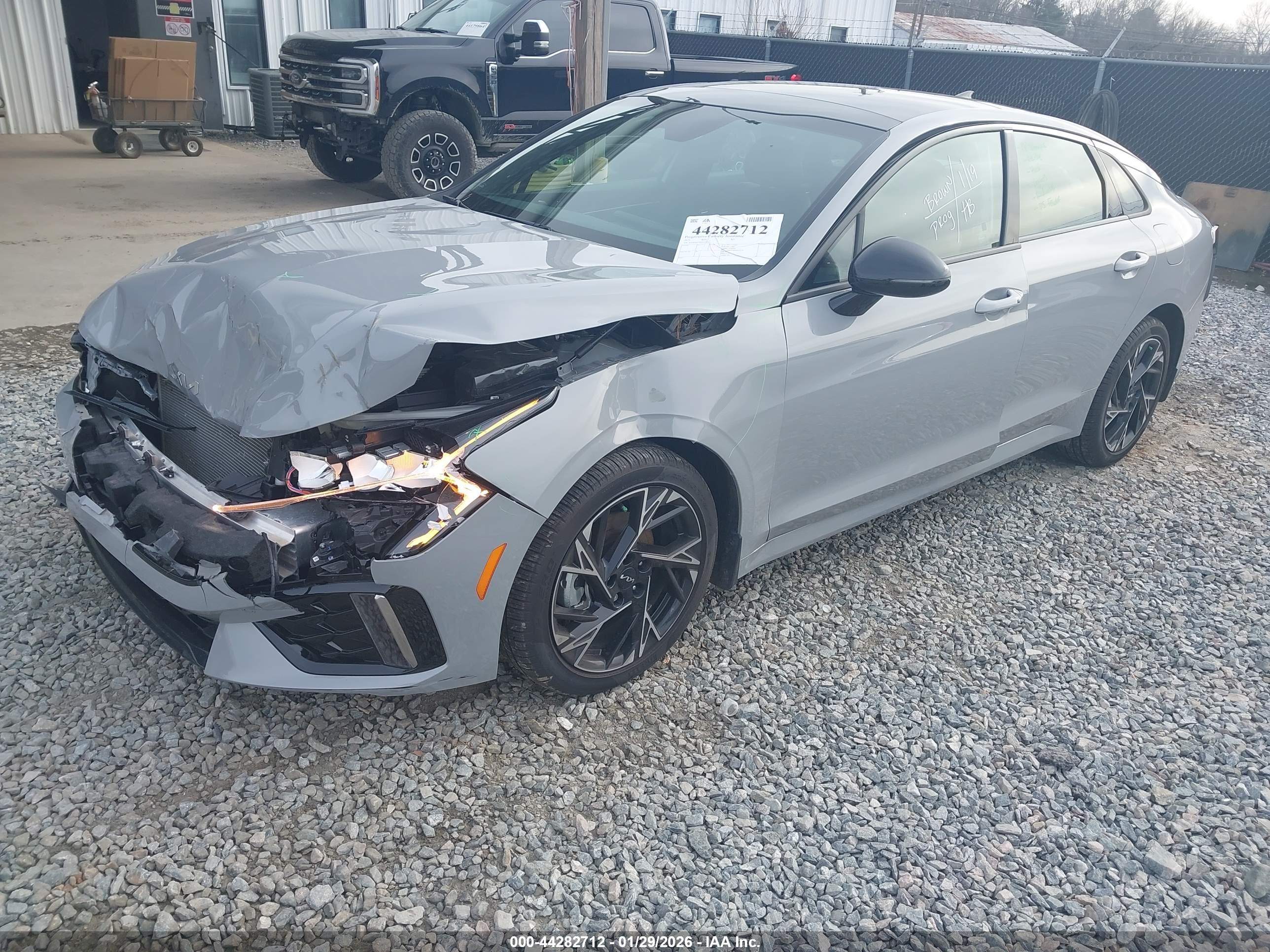 KIA K5 image 2