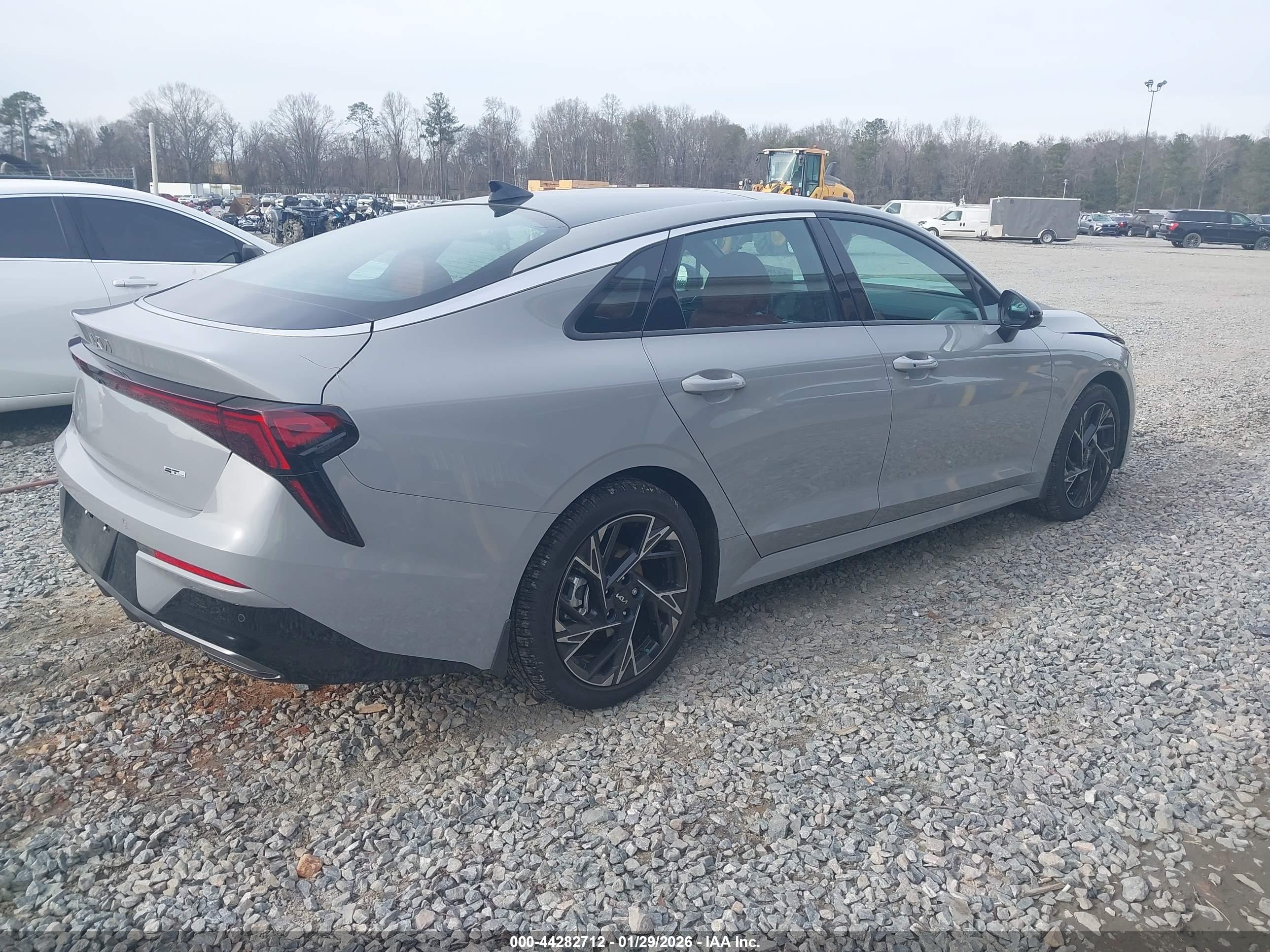 KIA K5 image 4