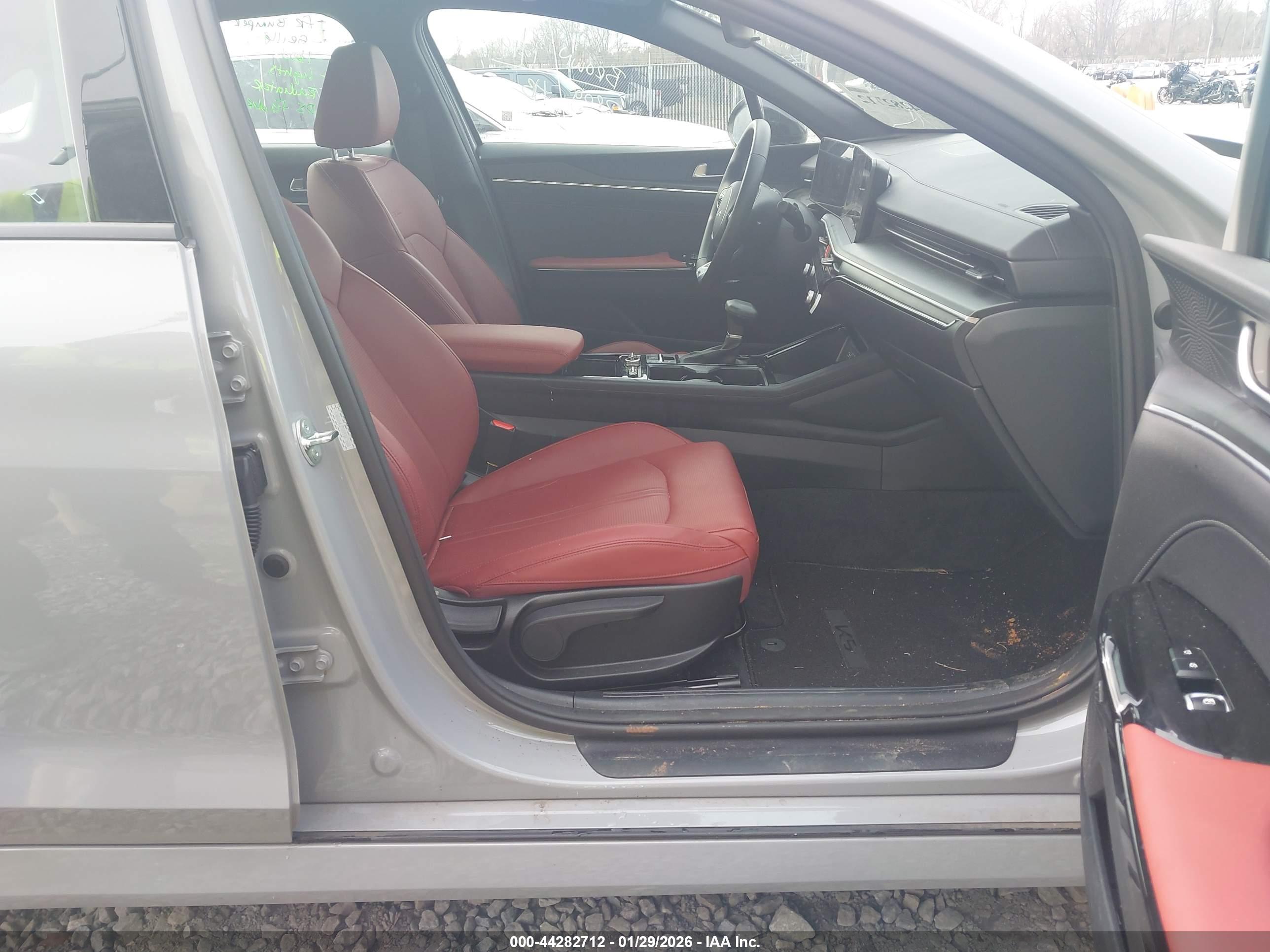 KIA K5 image 5