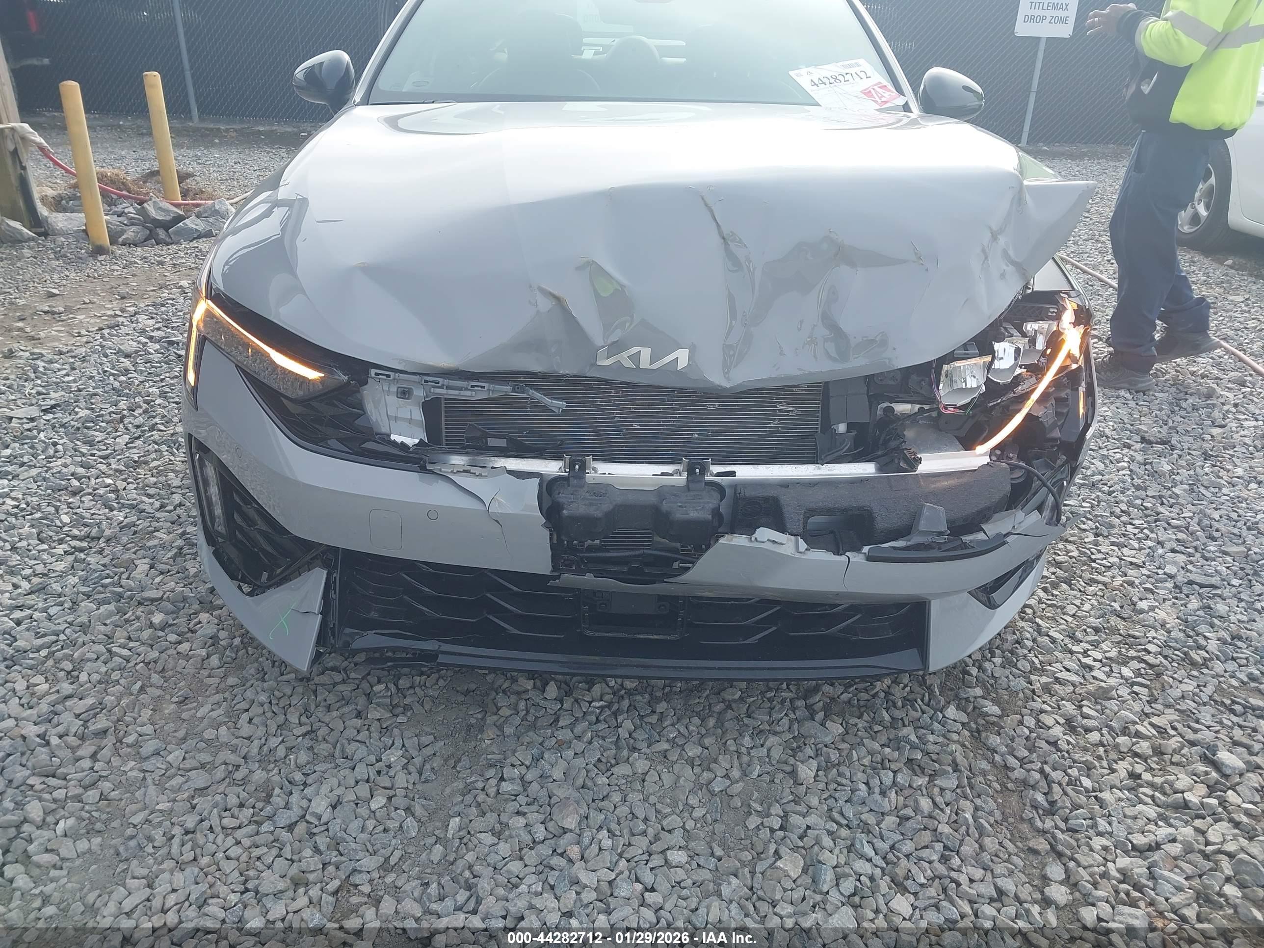 KIA K5 image 6