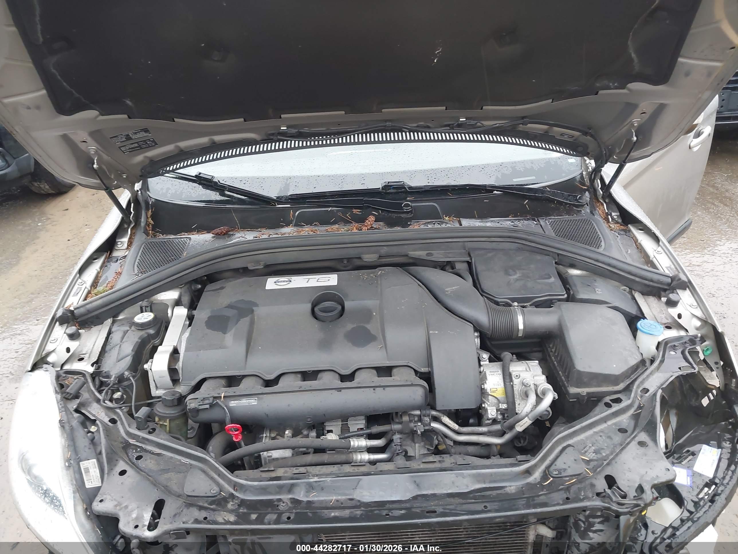 VOLVO XC60 image 10
