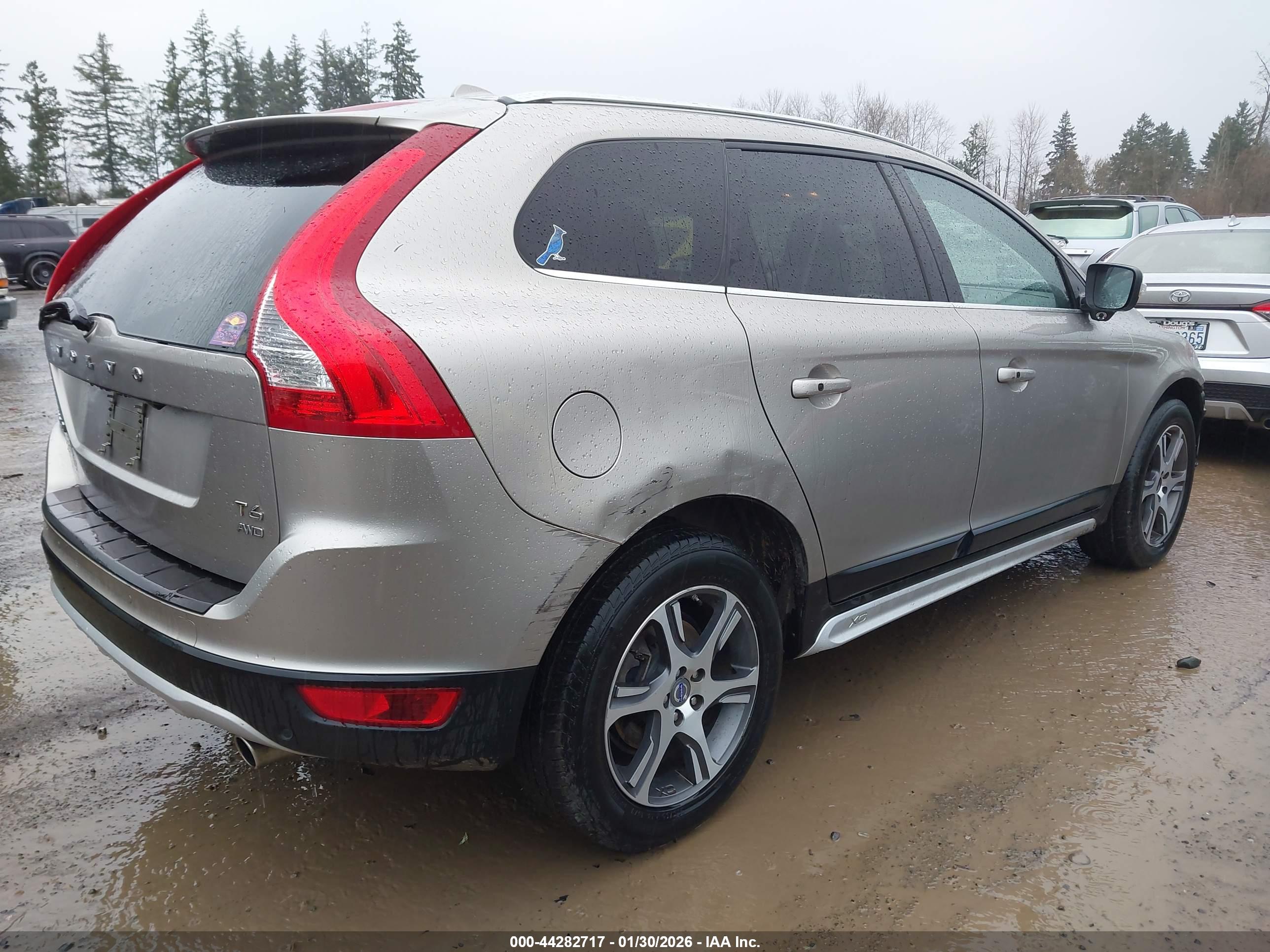 VOLVO XC60 image 4