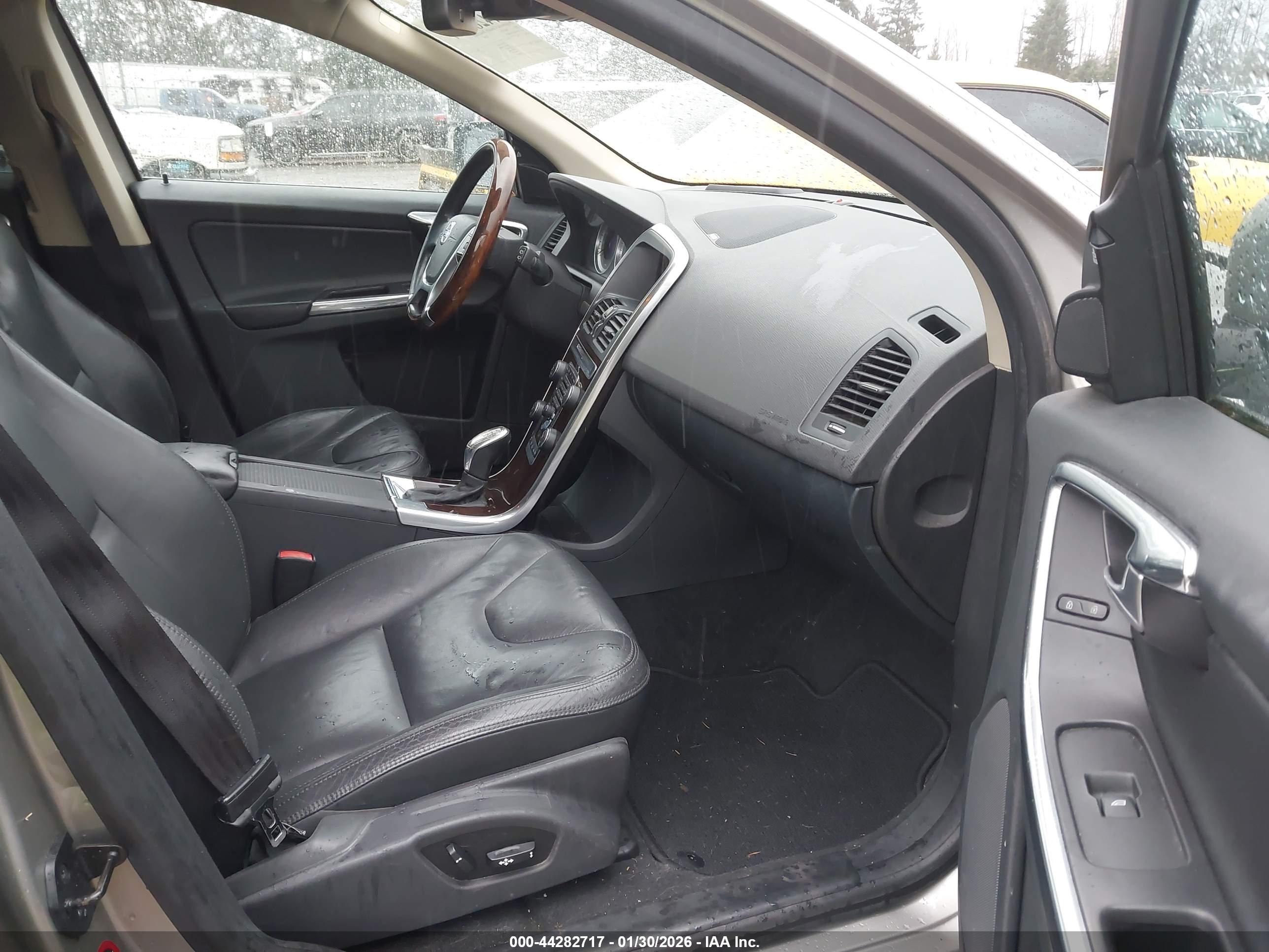VOLVO XC60 image 5