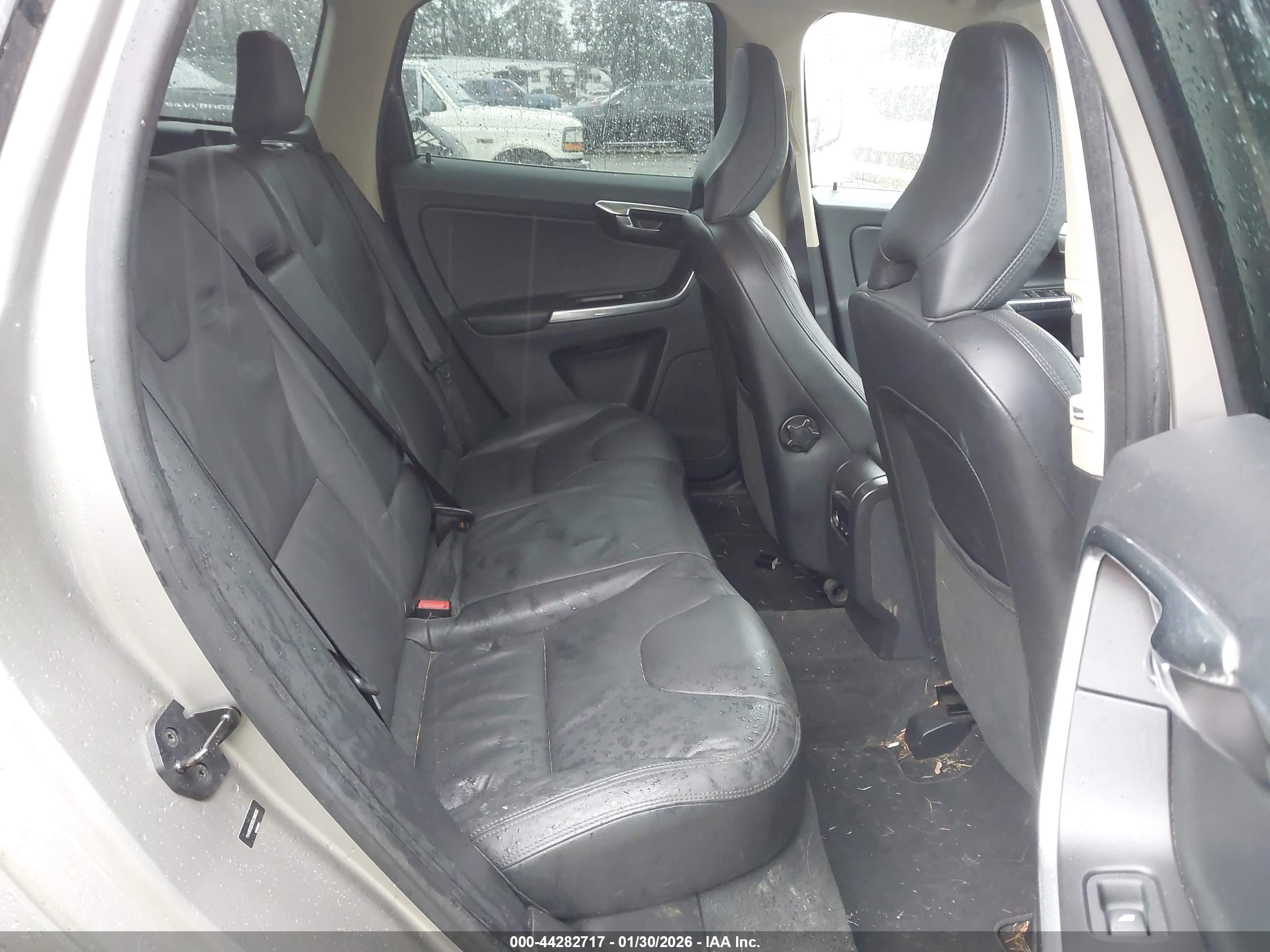 VOLVO XC60 image 8