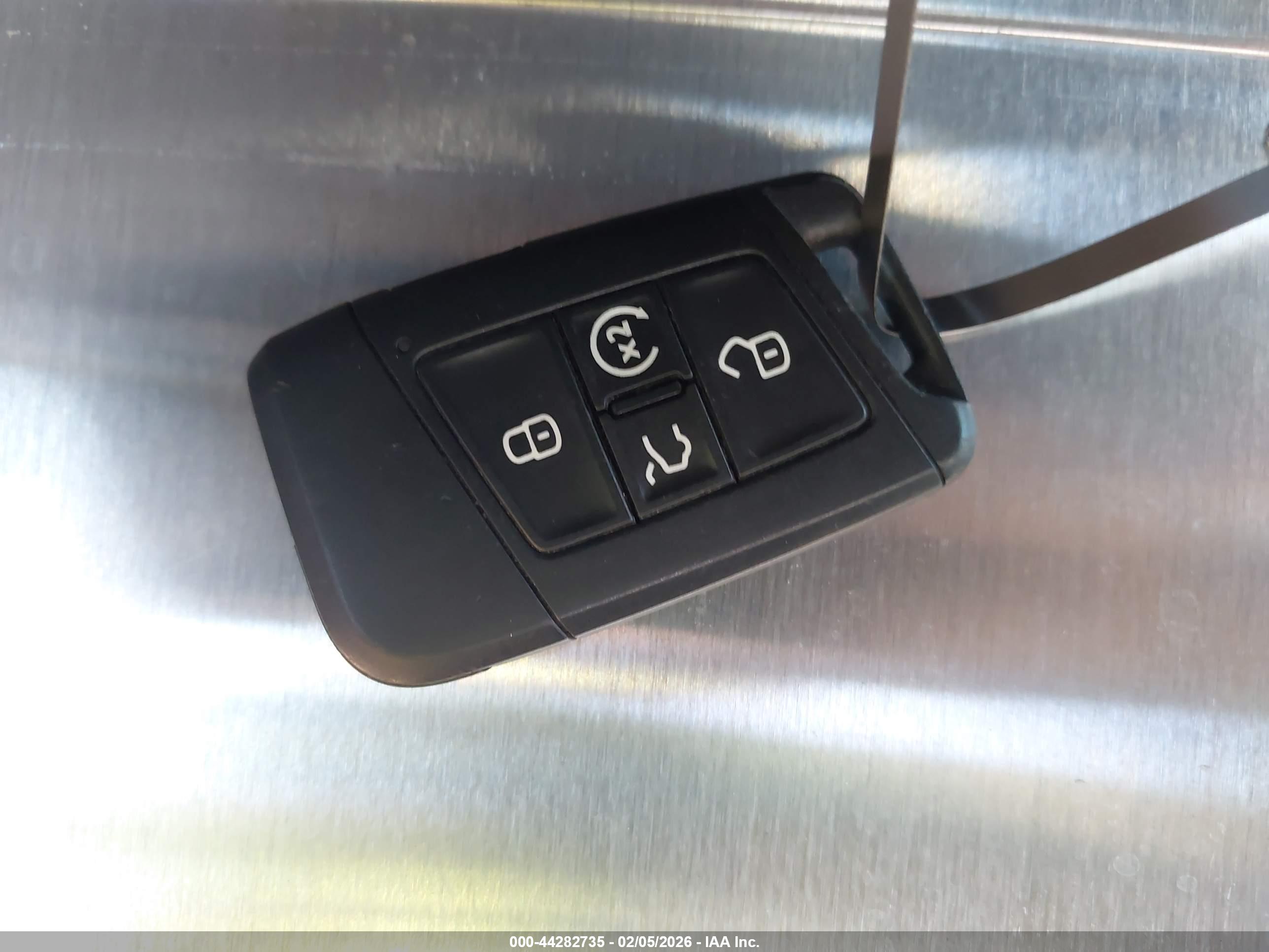 VOLKSWAGEN TAOS image 11