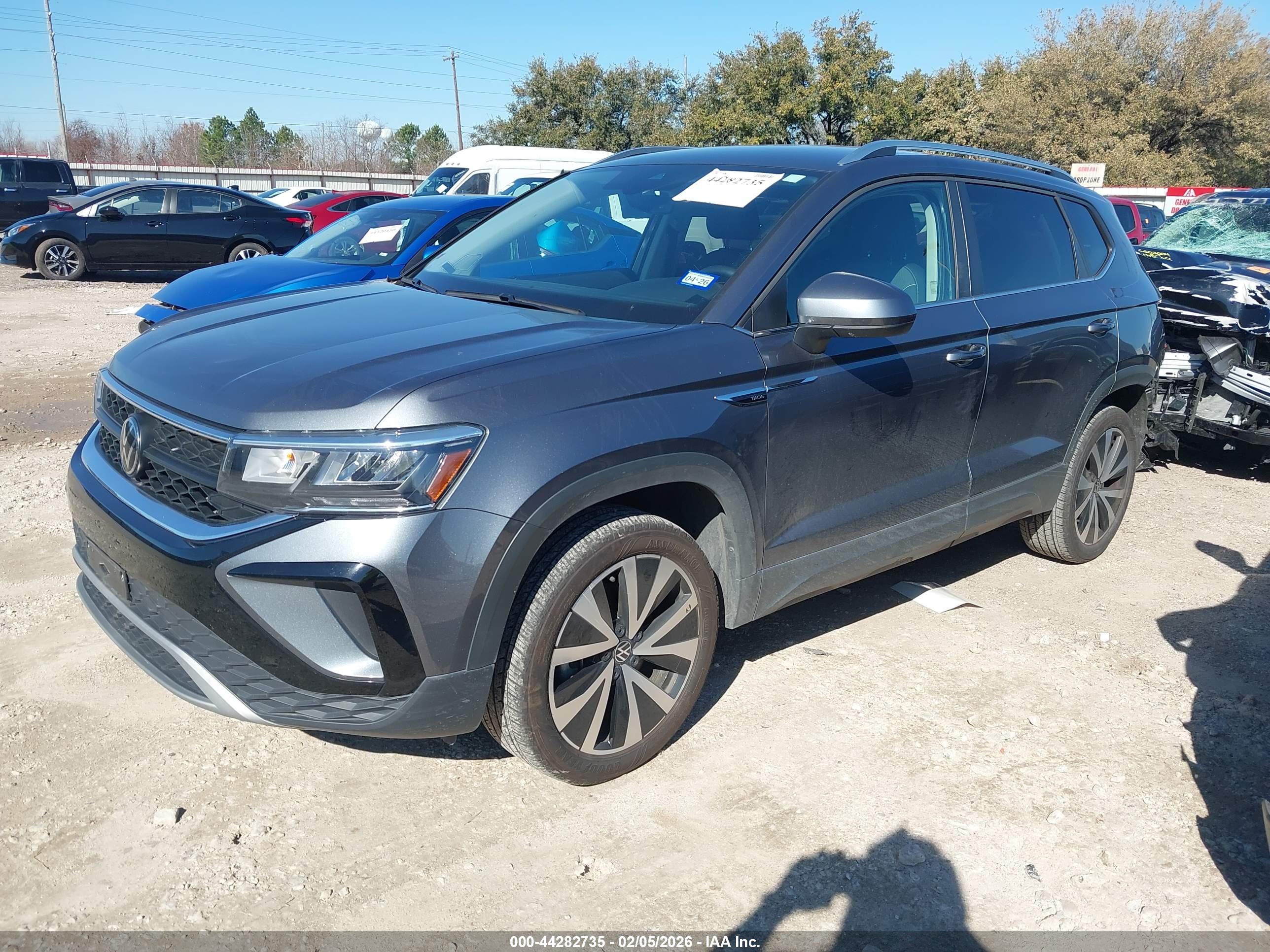 VOLKSWAGEN TAOS image 2