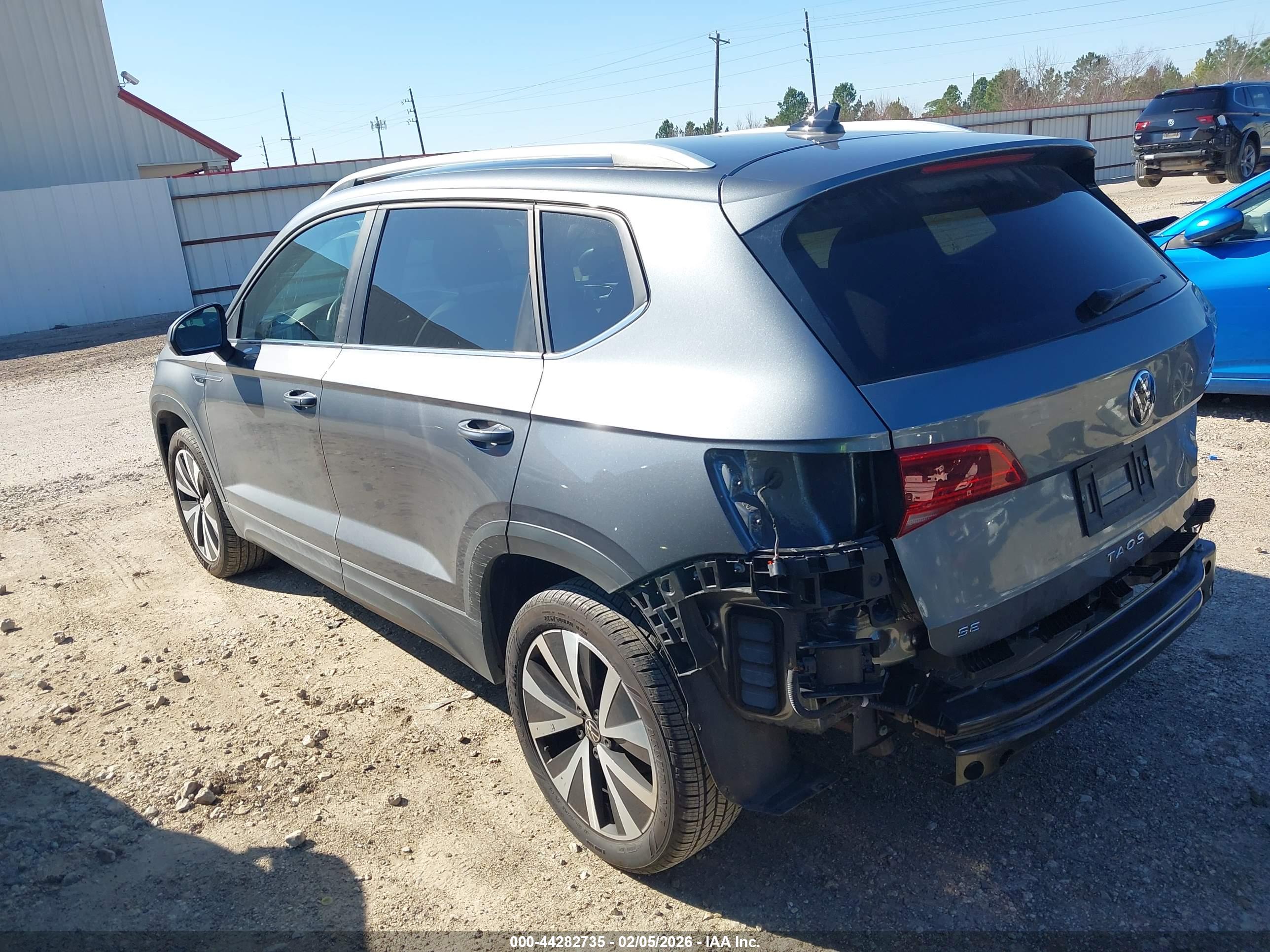 VOLKSWAGEN TAOS image 3