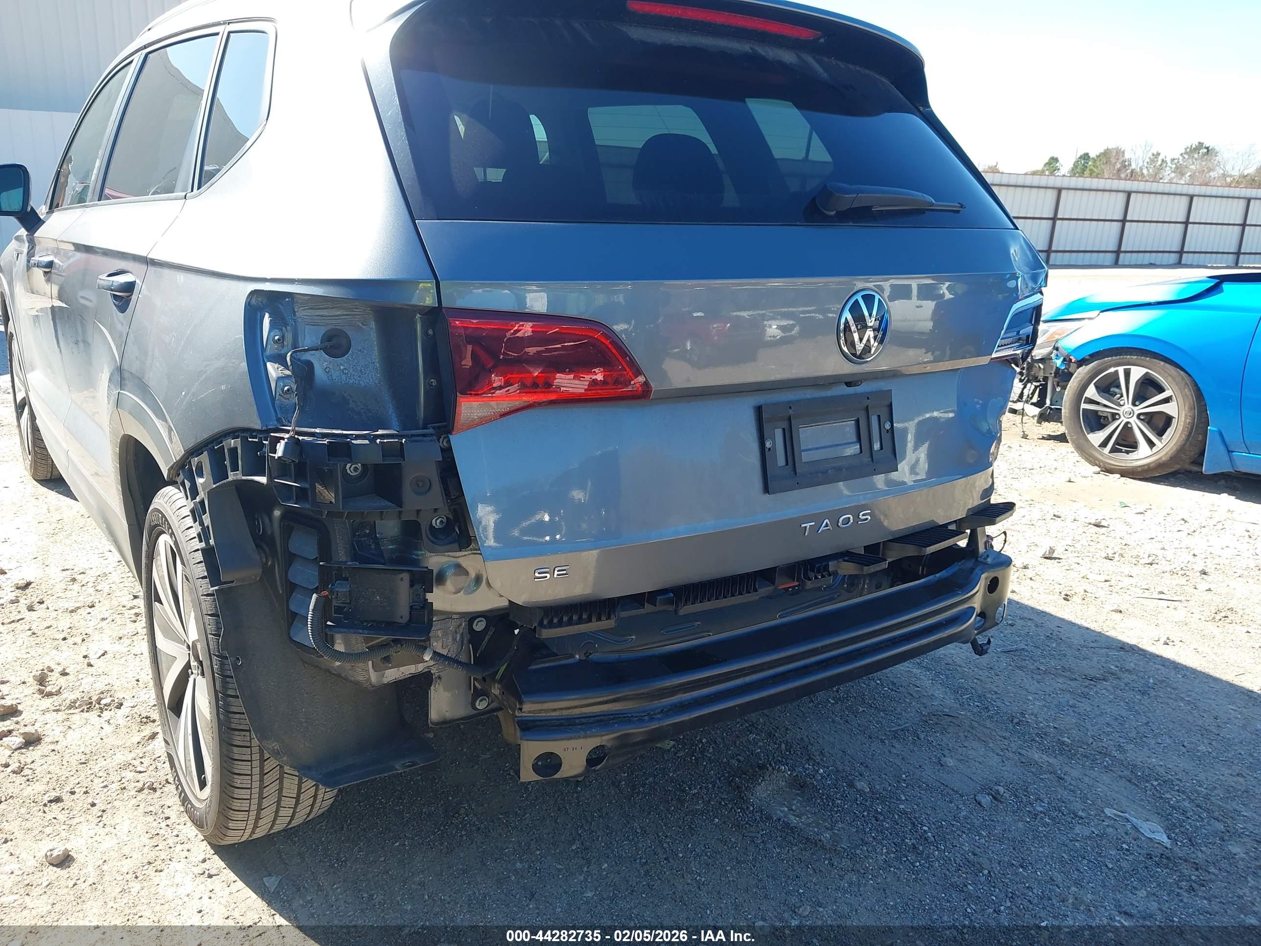 VOLKSWAGEN TAOS image 6