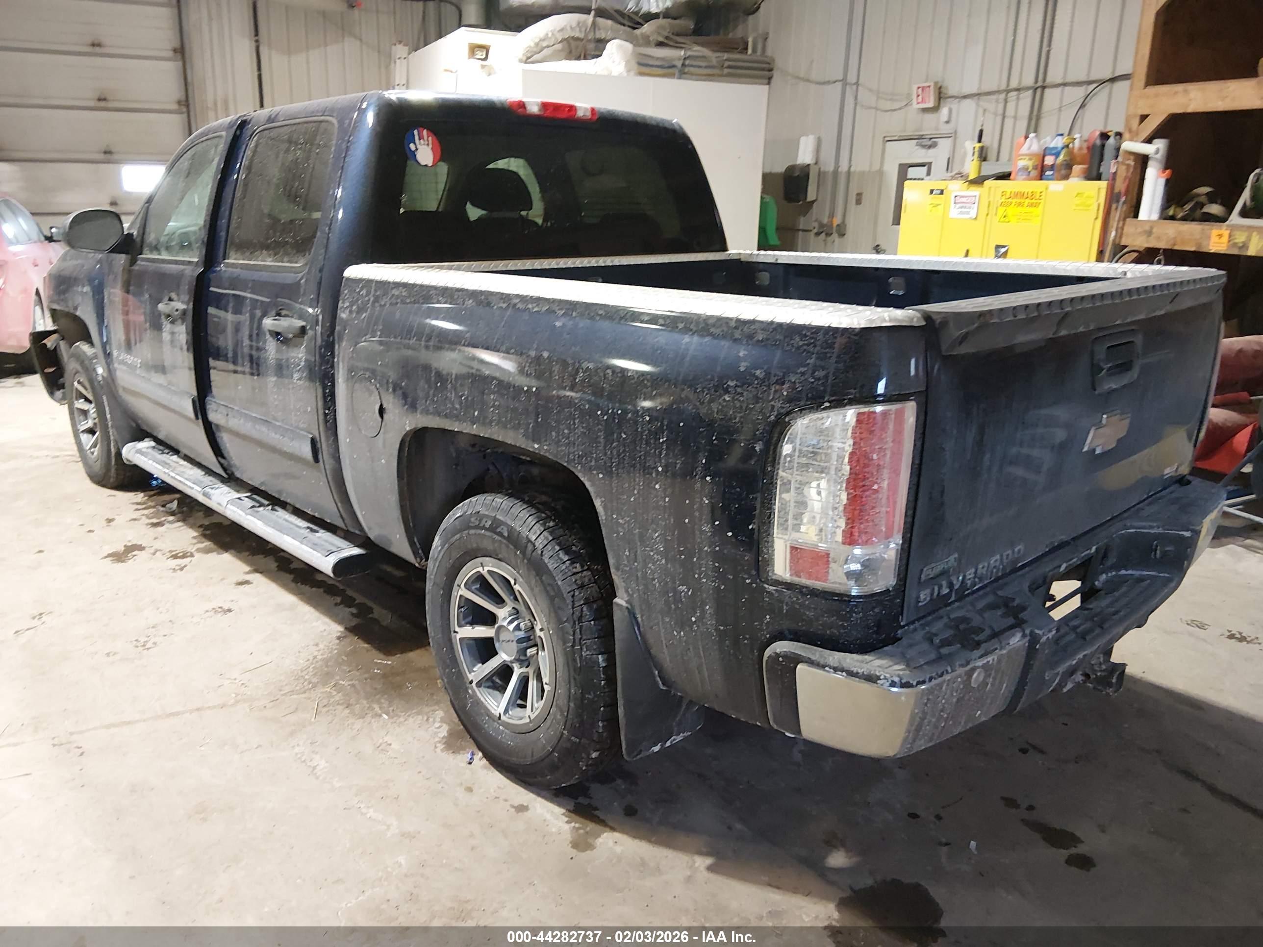 CHEVROLET SILVERADO image 3