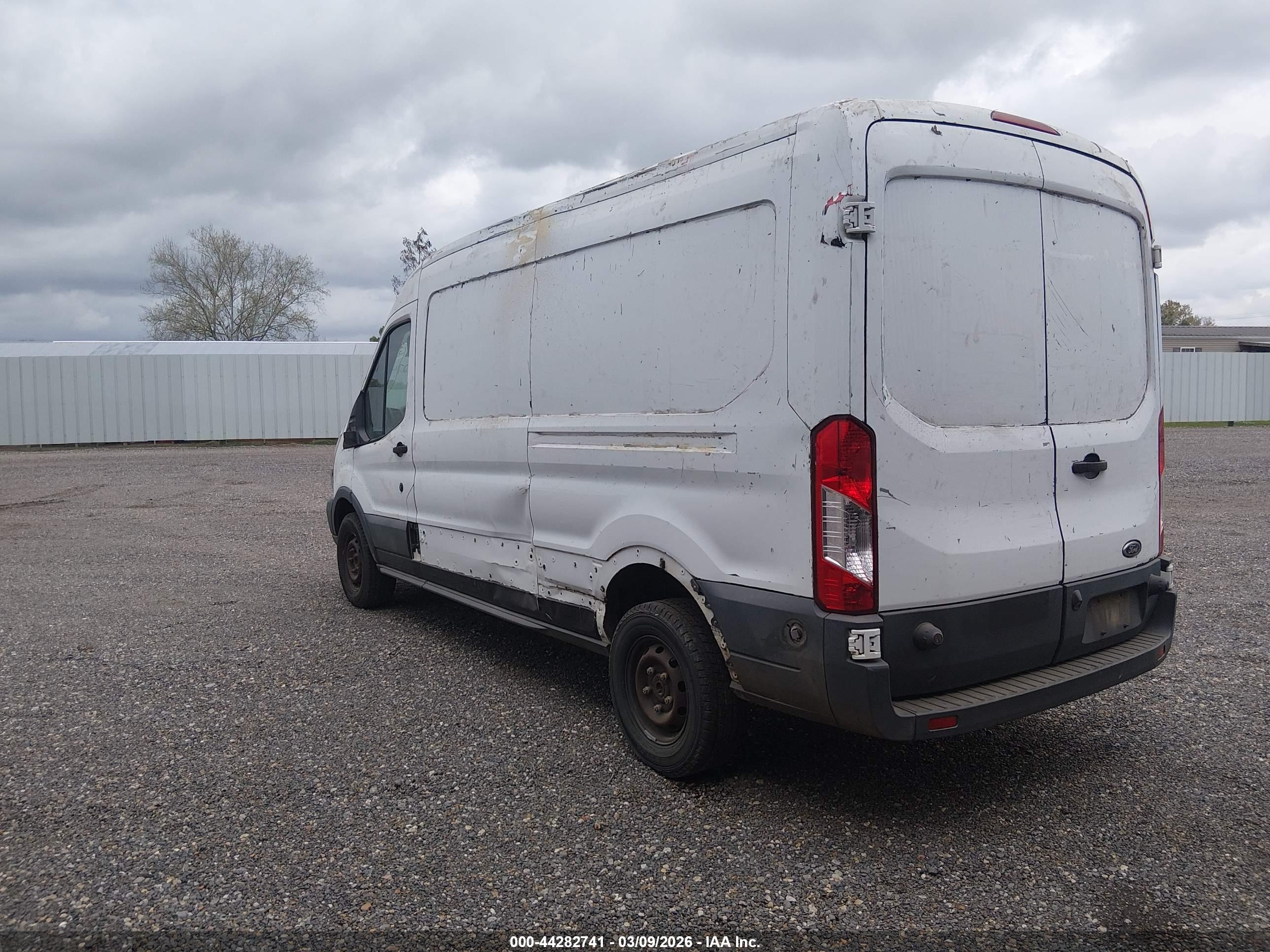 FORD TRANSIT-250 image 3