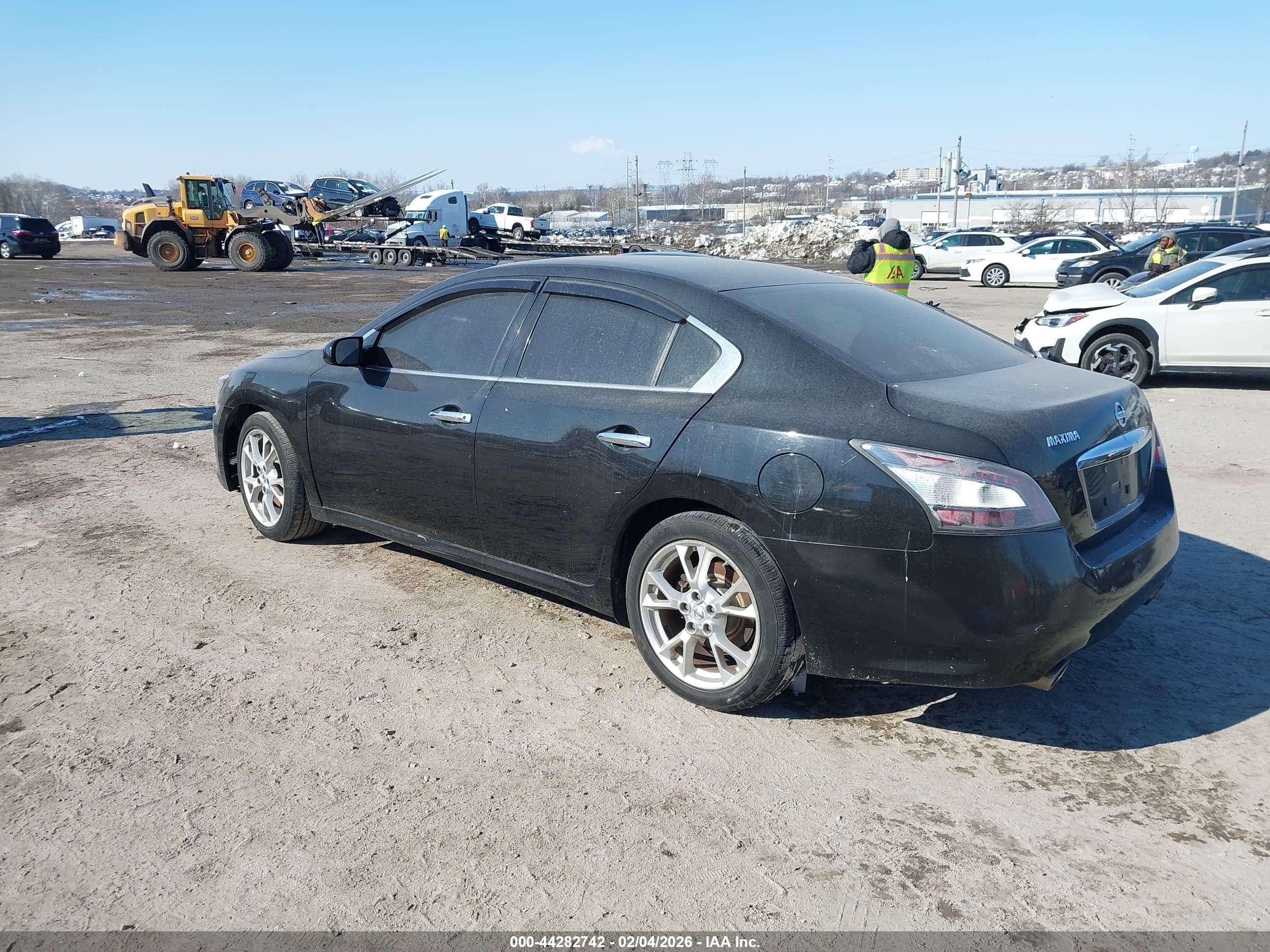 NISSAN MAXIMA image 3