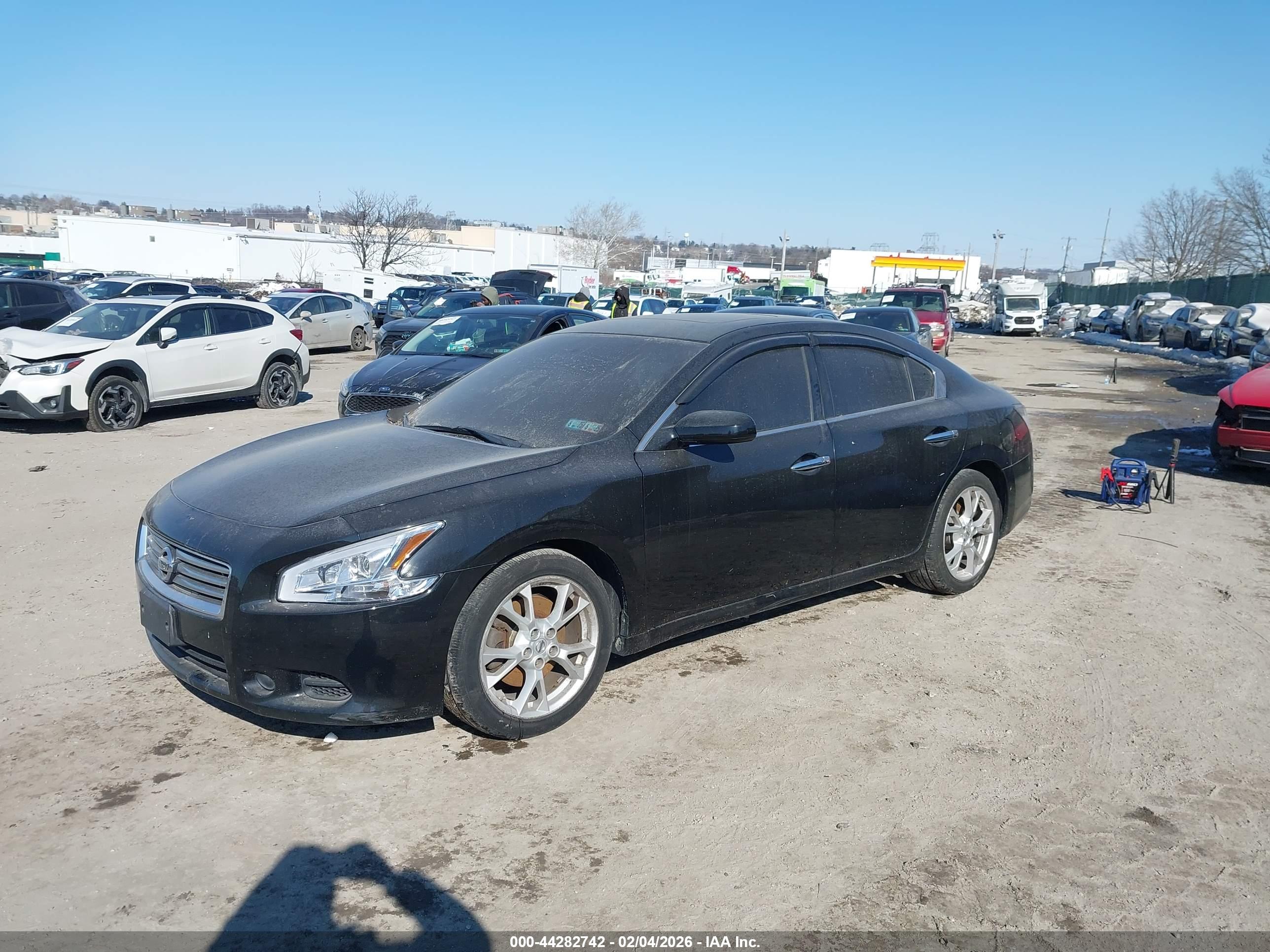 NISSAN MAXIMA image 6
