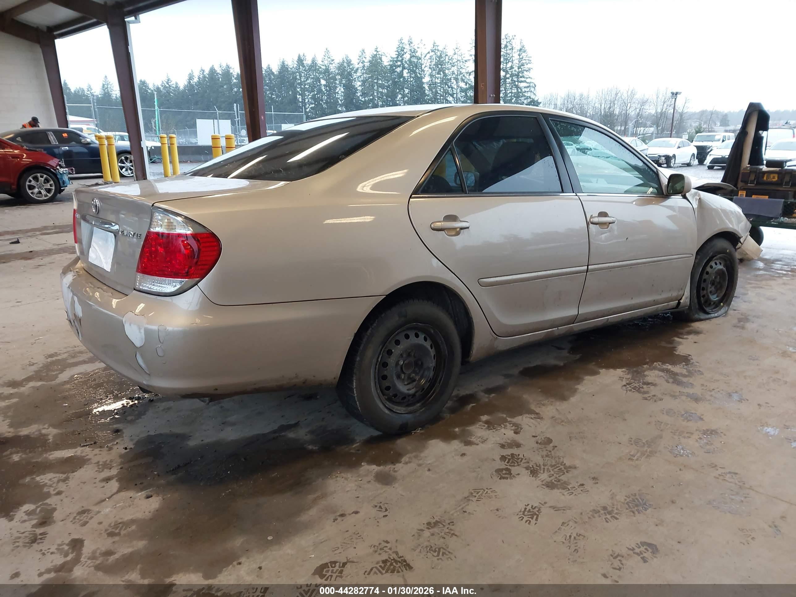 TOYOTA CAMRY image 4