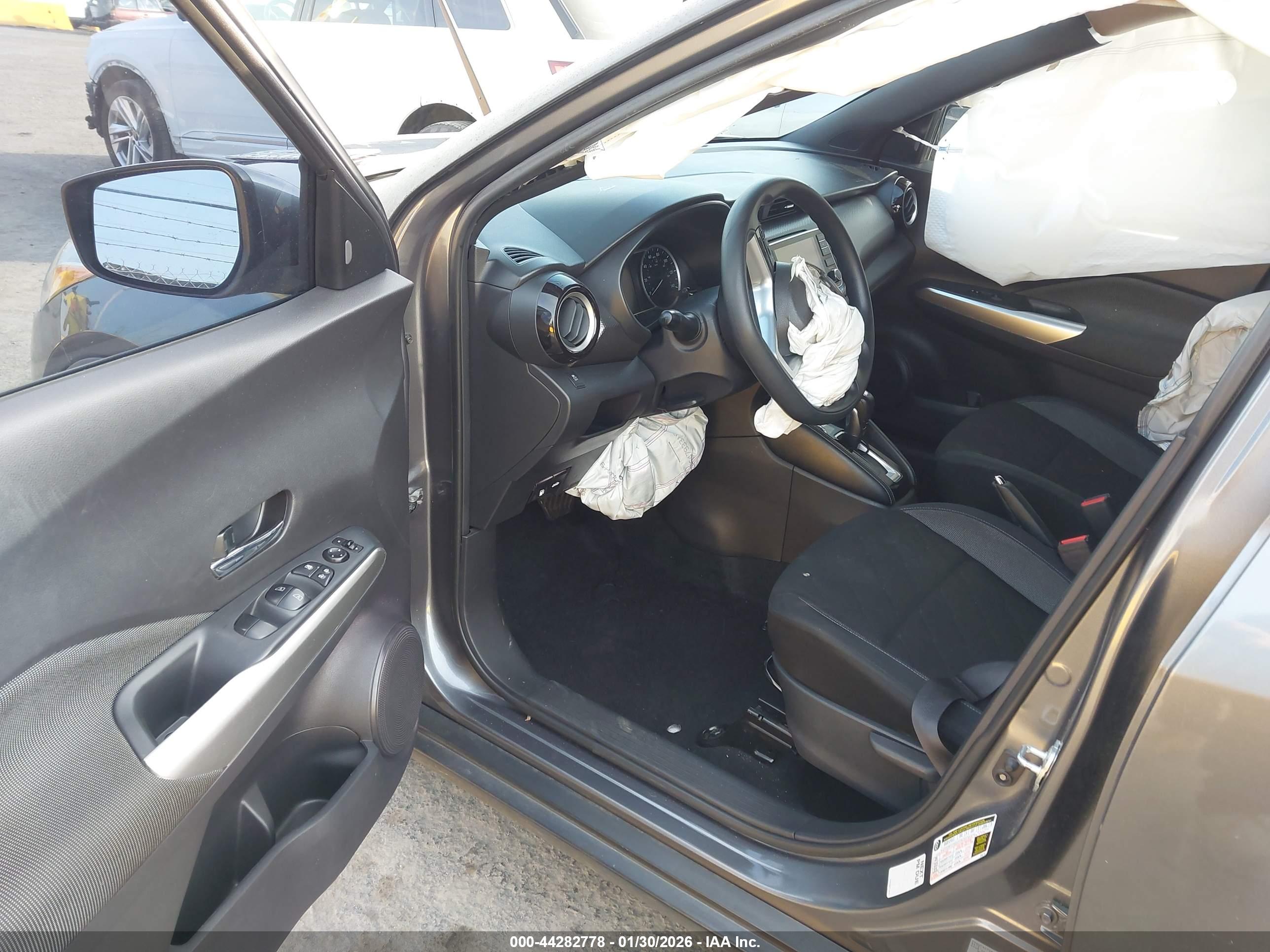 NISSAN KICKS image 5