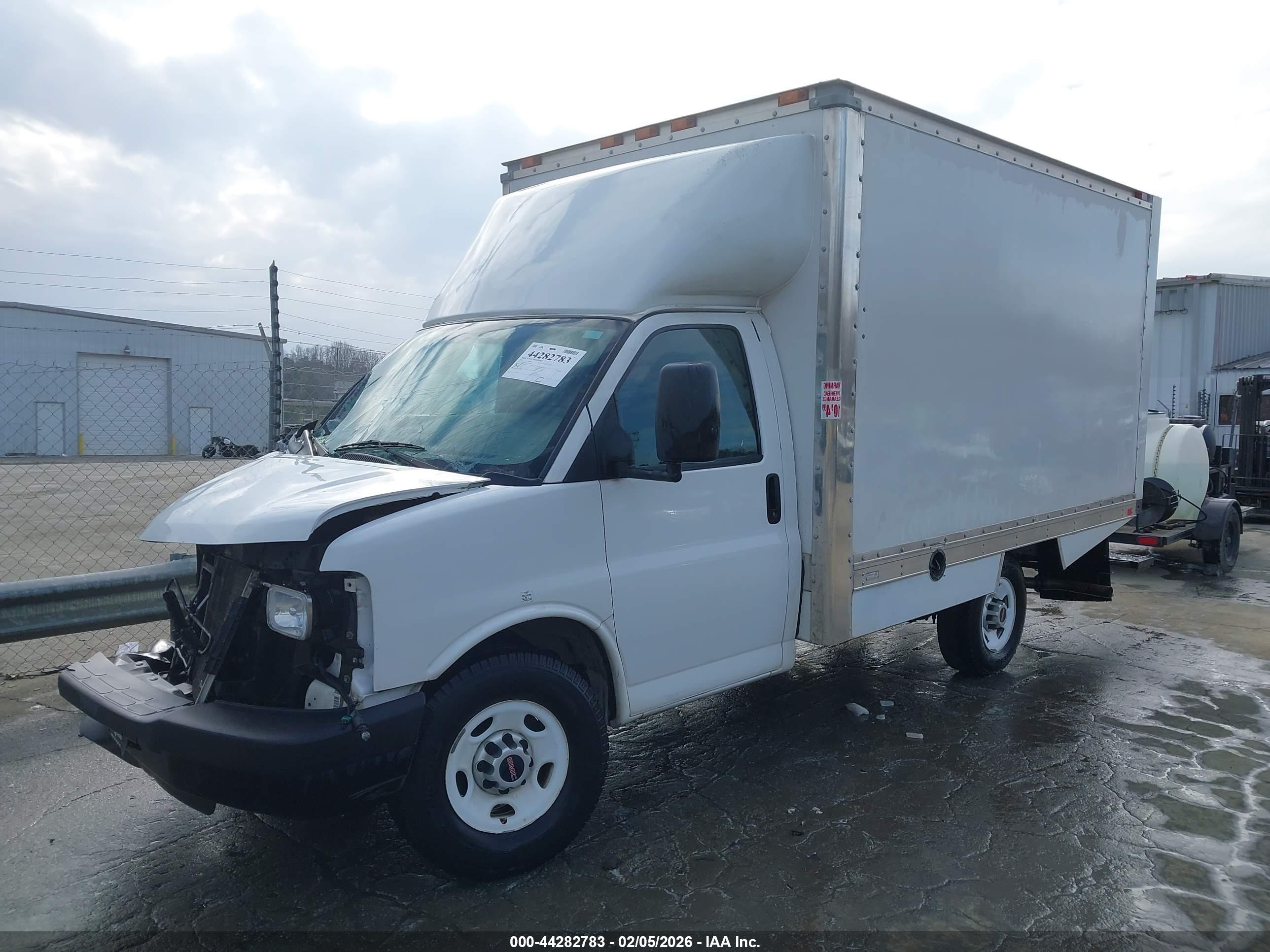 GMC SAVANA image 2