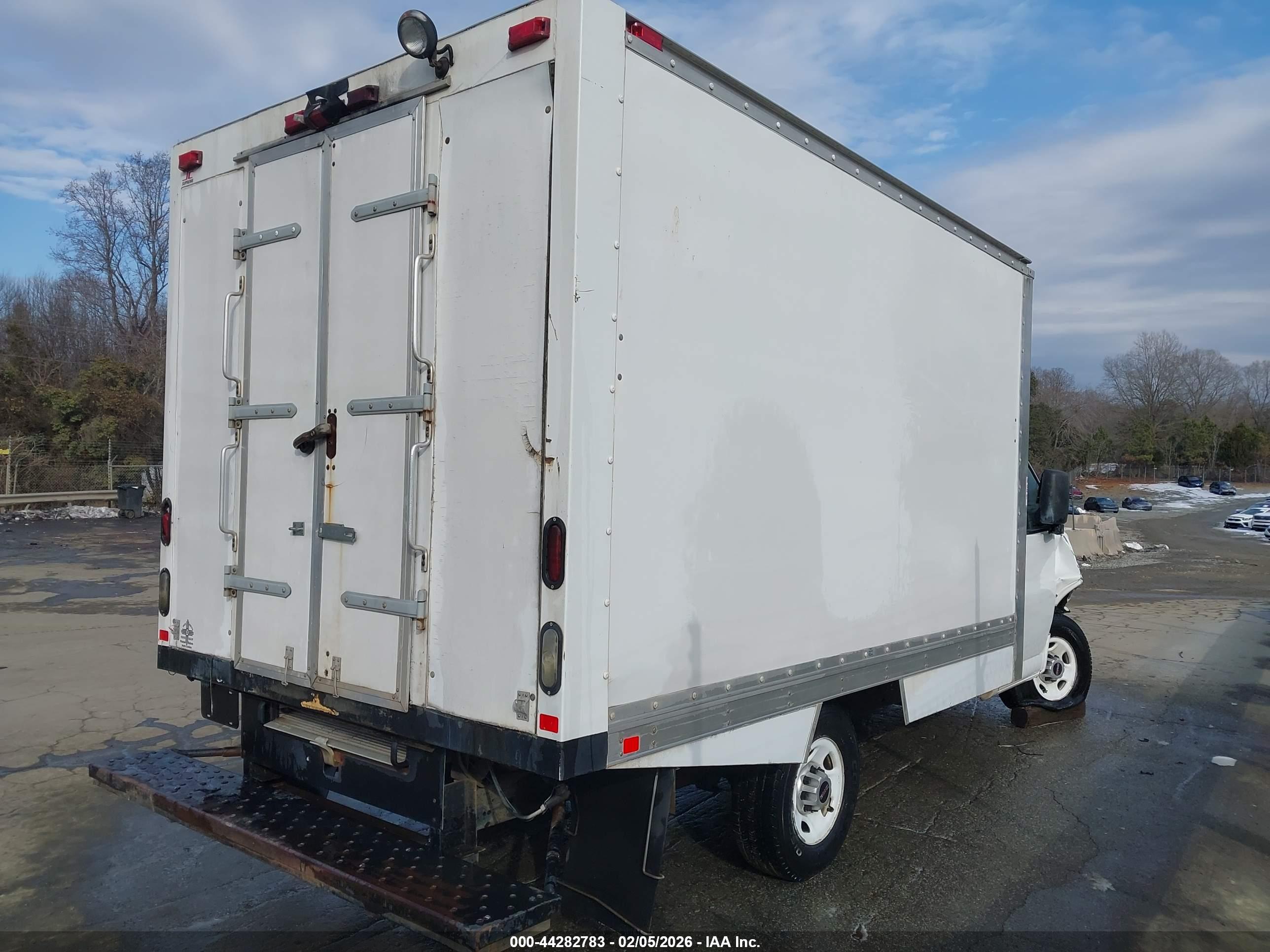 GMC SAVANA image 4