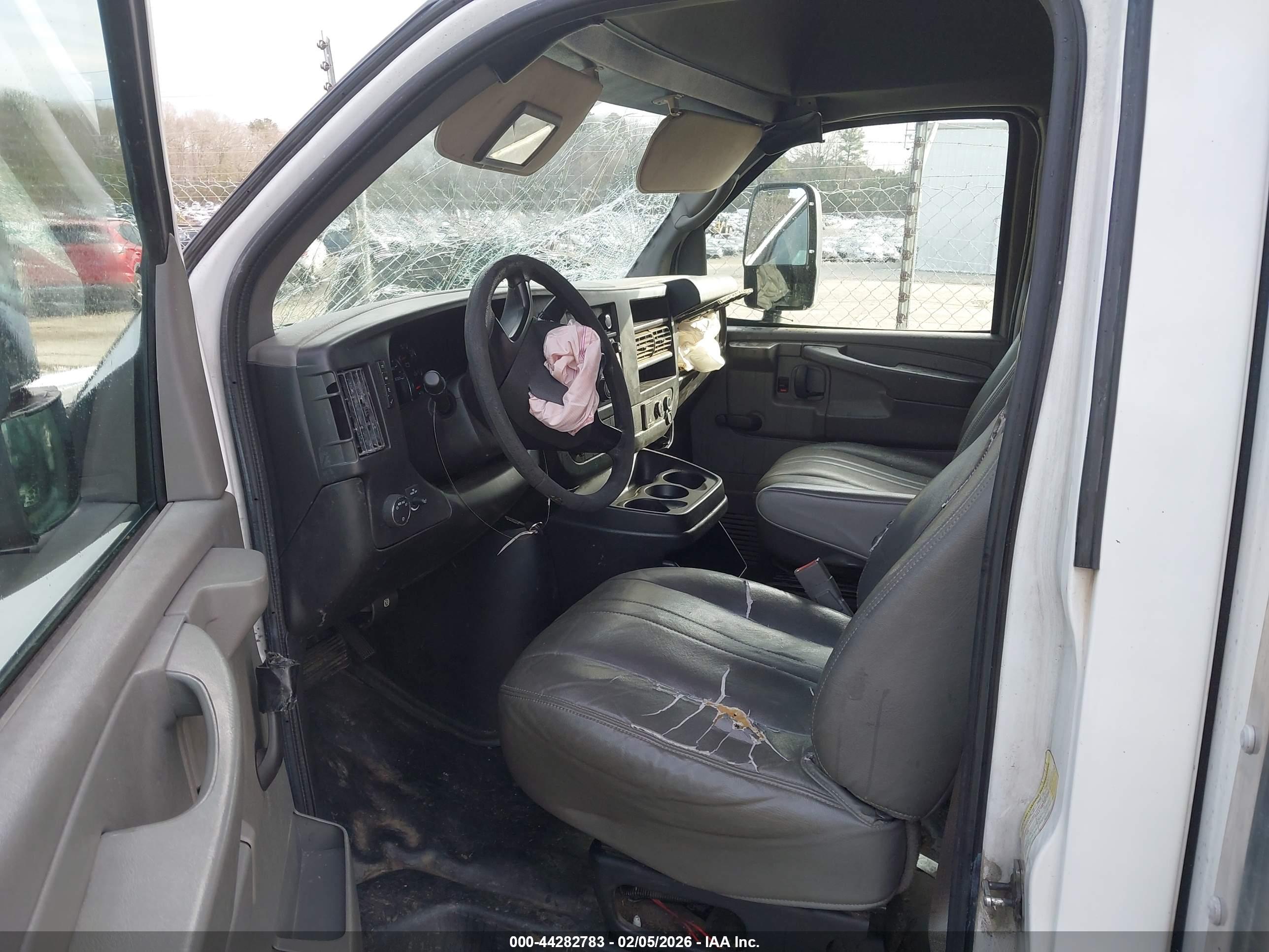 GMC SAVANA image 8