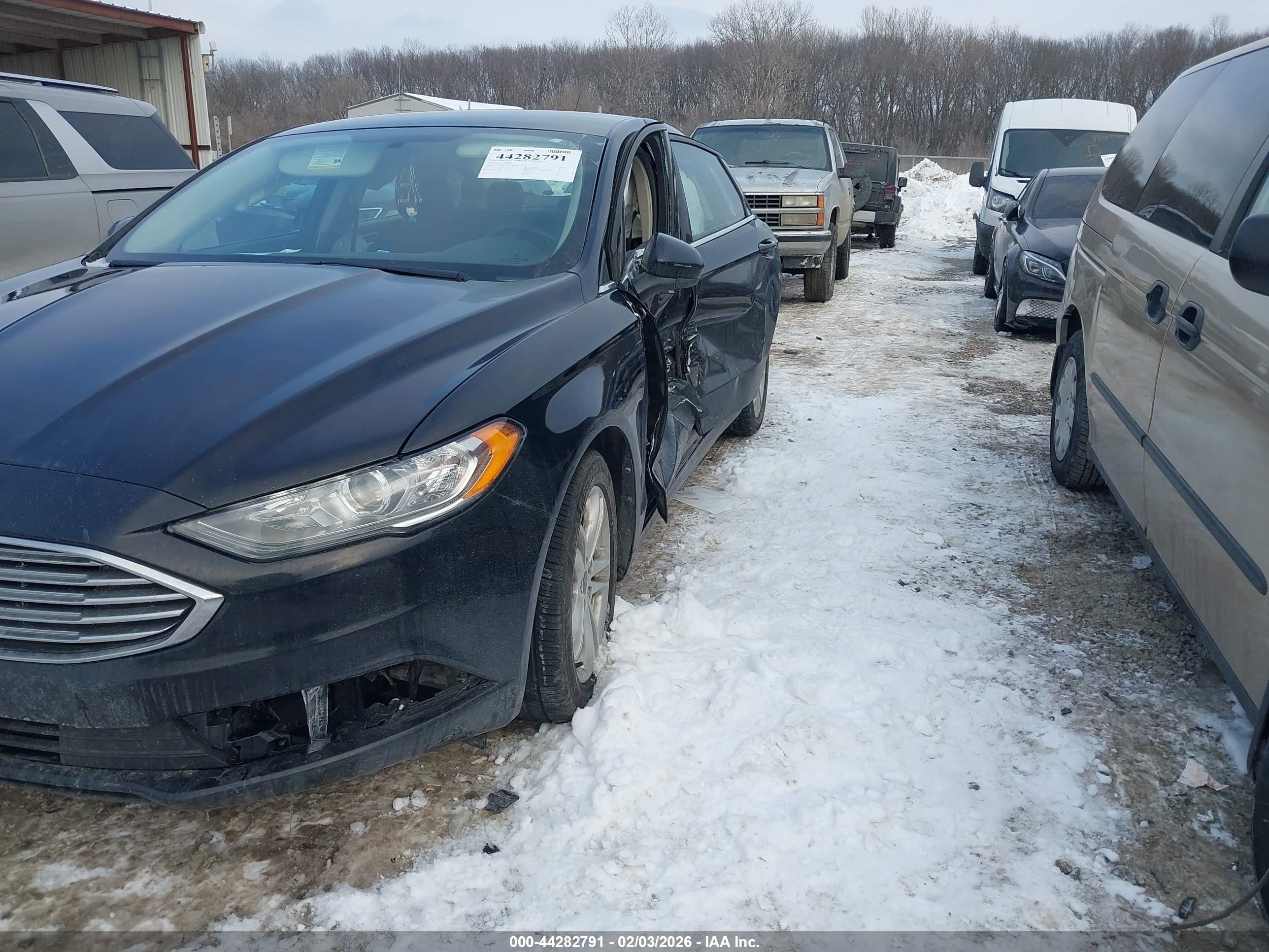 FORD FUSION image 6