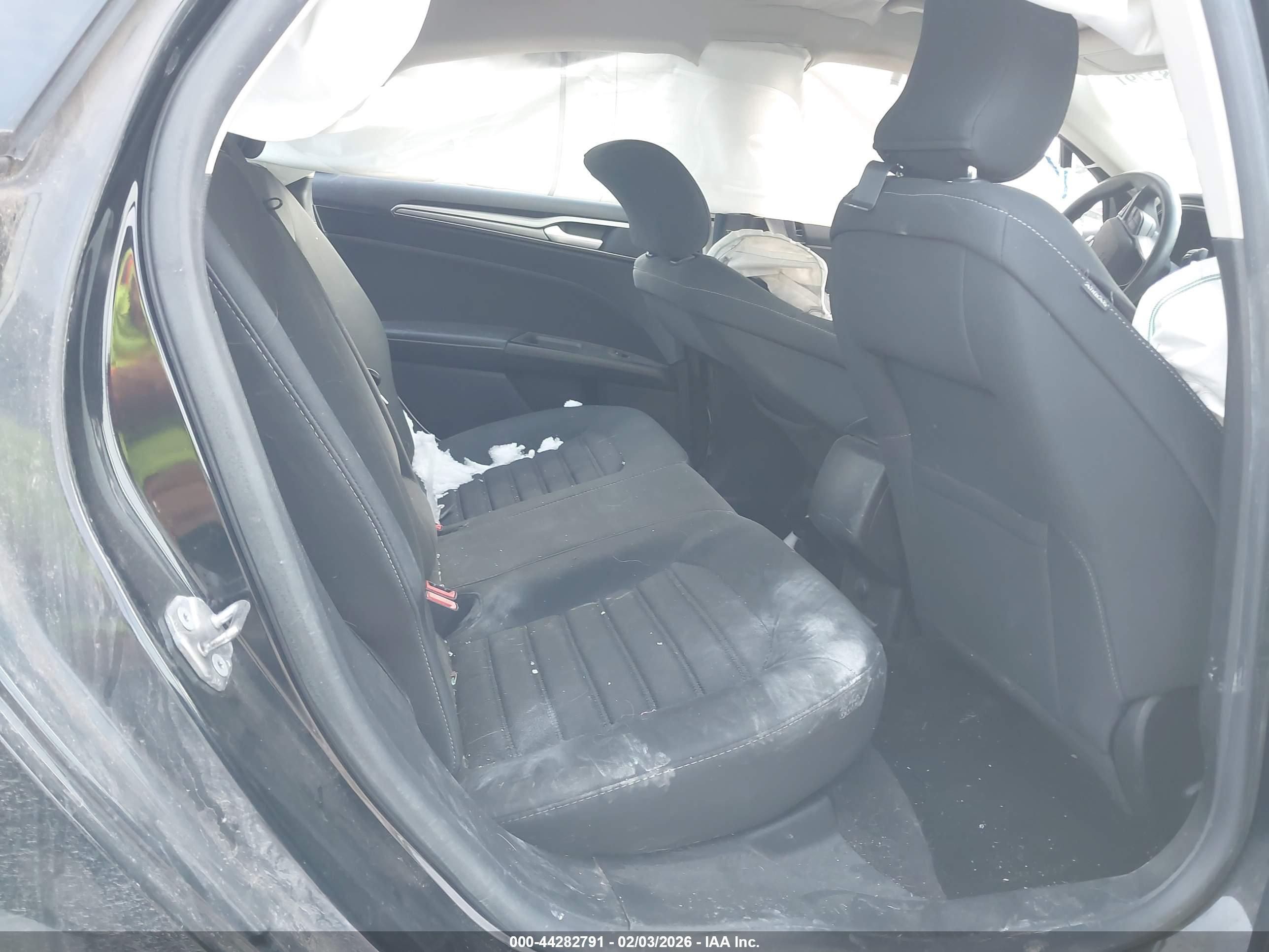 FORD FUSION image 8