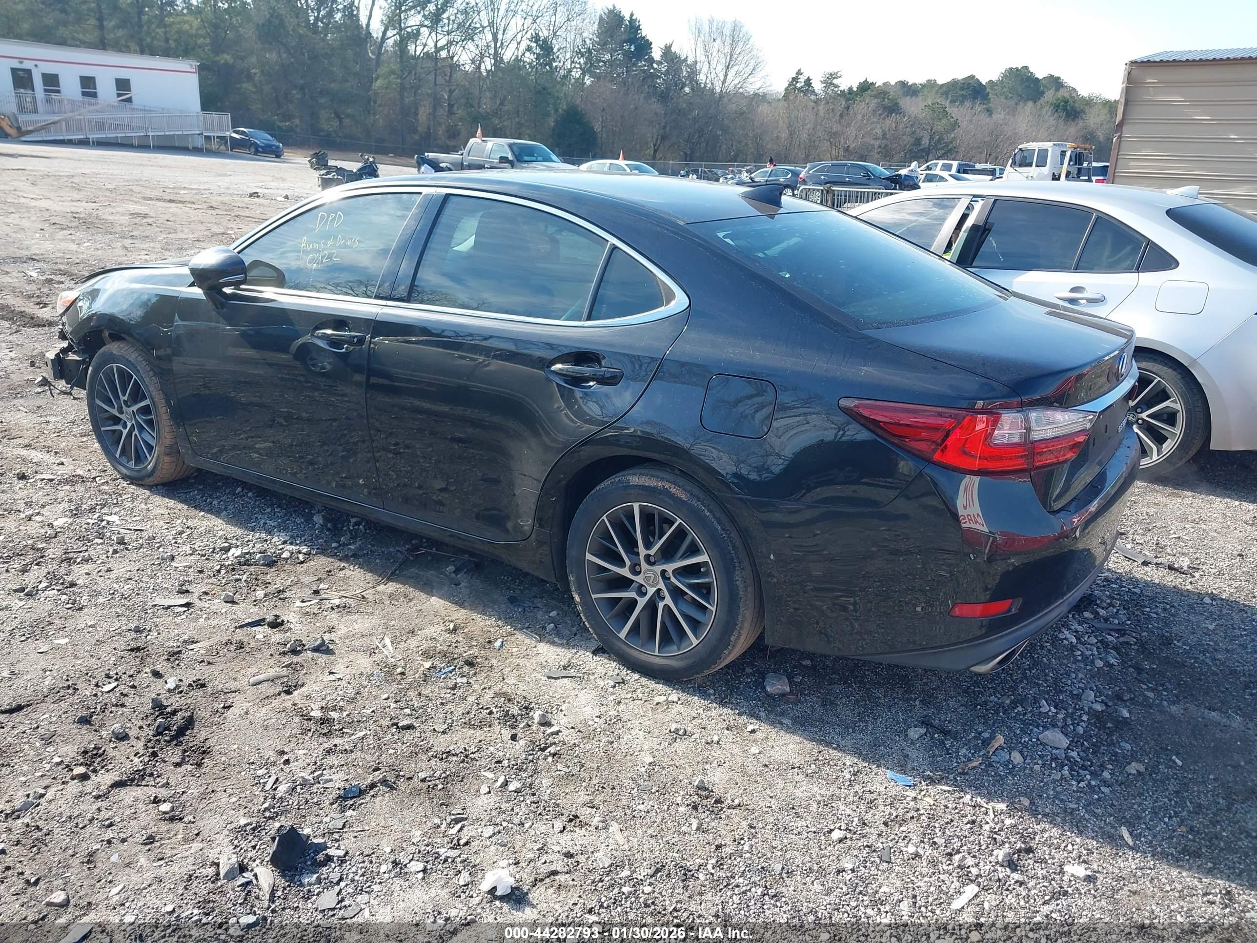LEXUS ES image 3