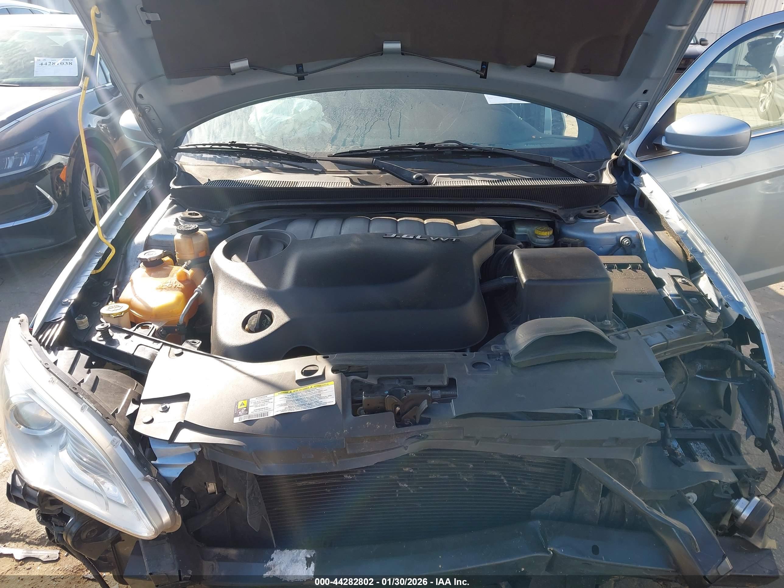 CHRYSLER 200 image 10