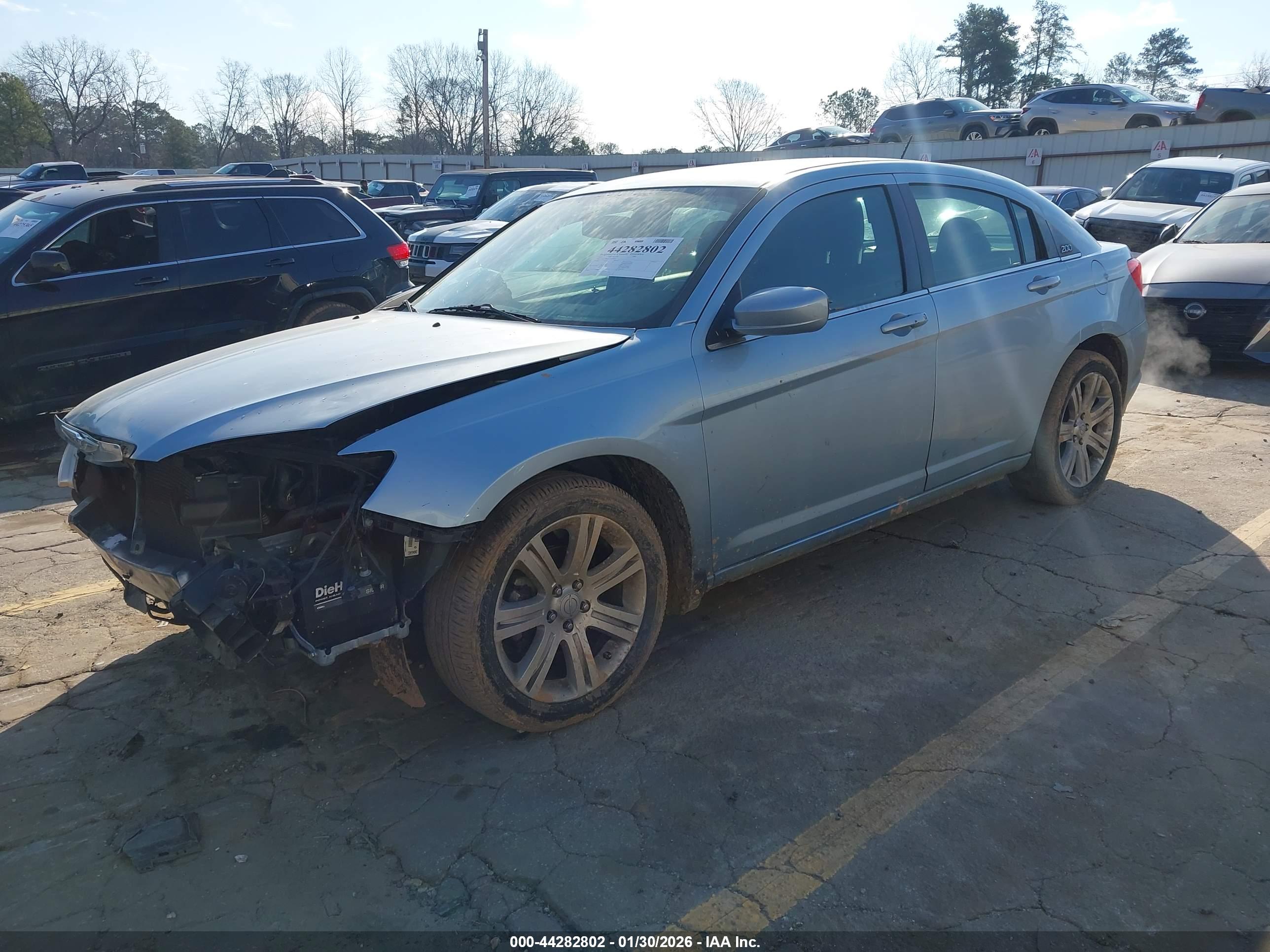 CHRYSLER 200 image 2