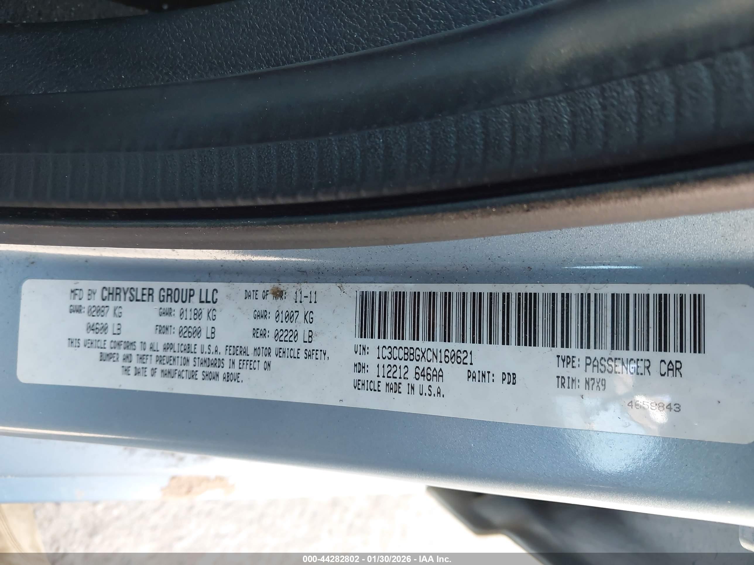 CHRYSLER 200 image 9