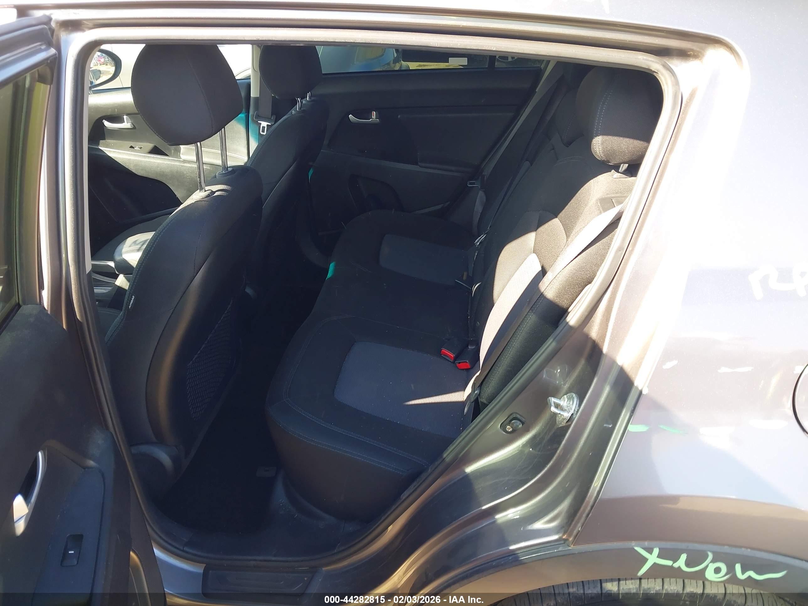 KIA SPORTAGE image 8