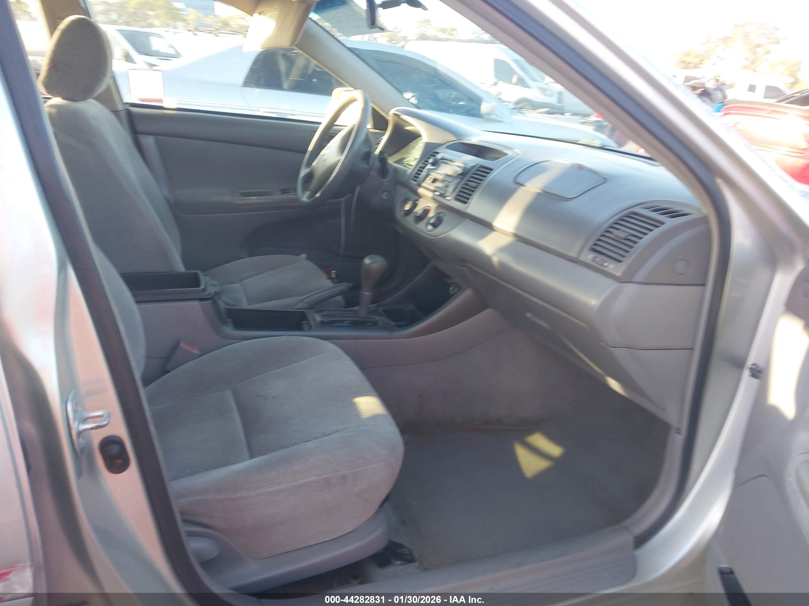 TOYOTA CAMRY image 5