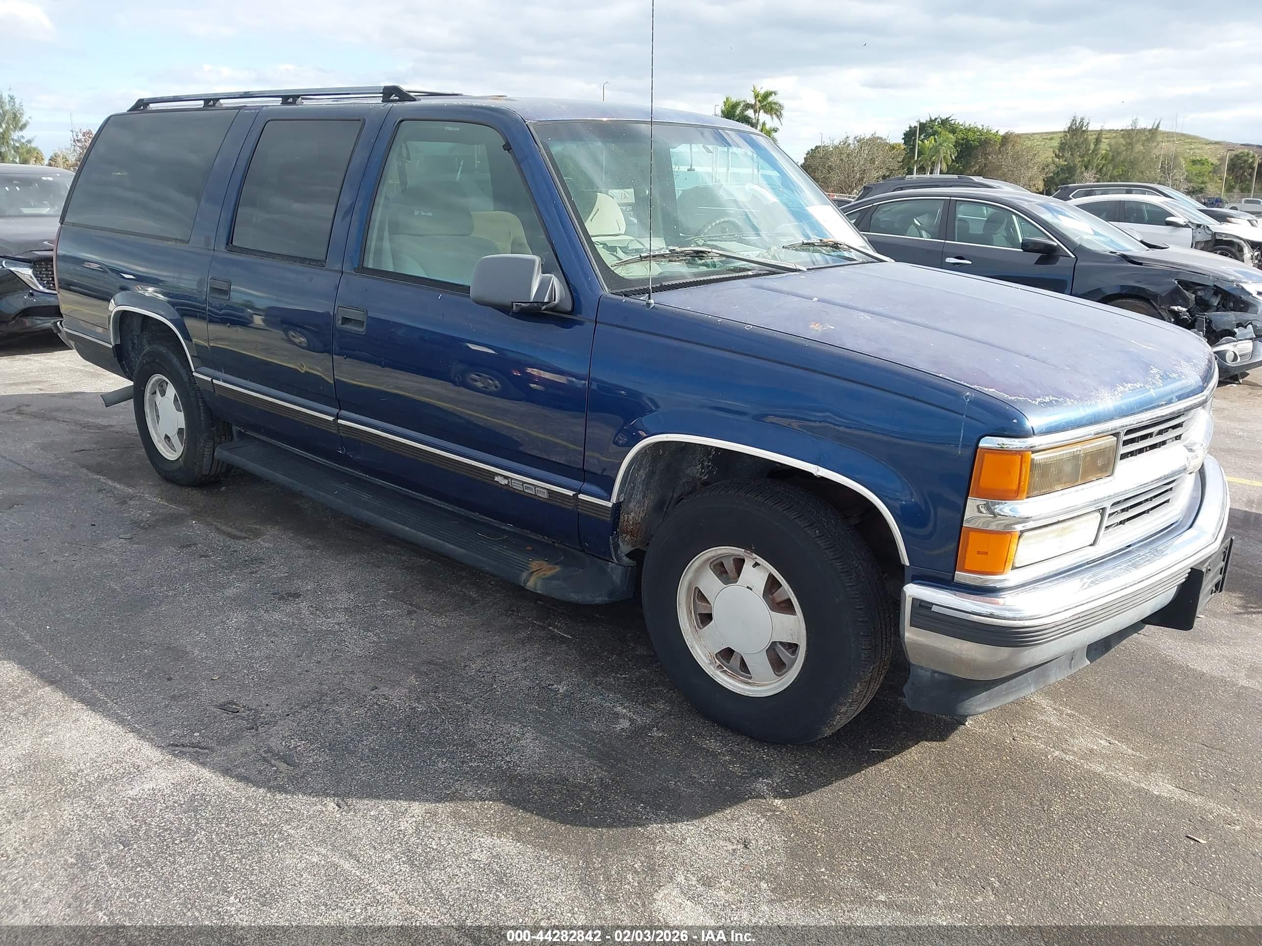 CHEVROLET SUBURBAN image 6