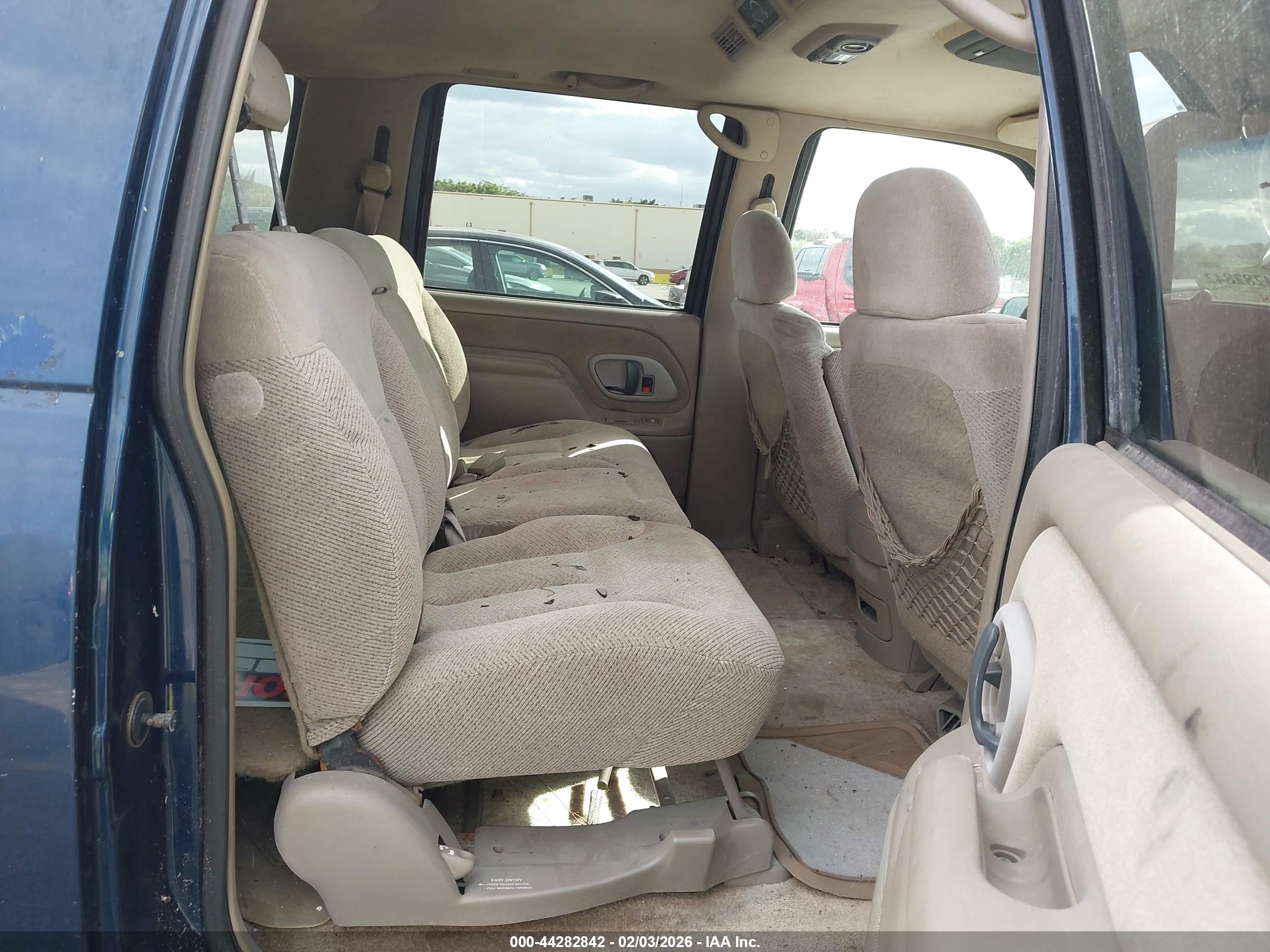 CHEVROLET SUBURBAN image 8