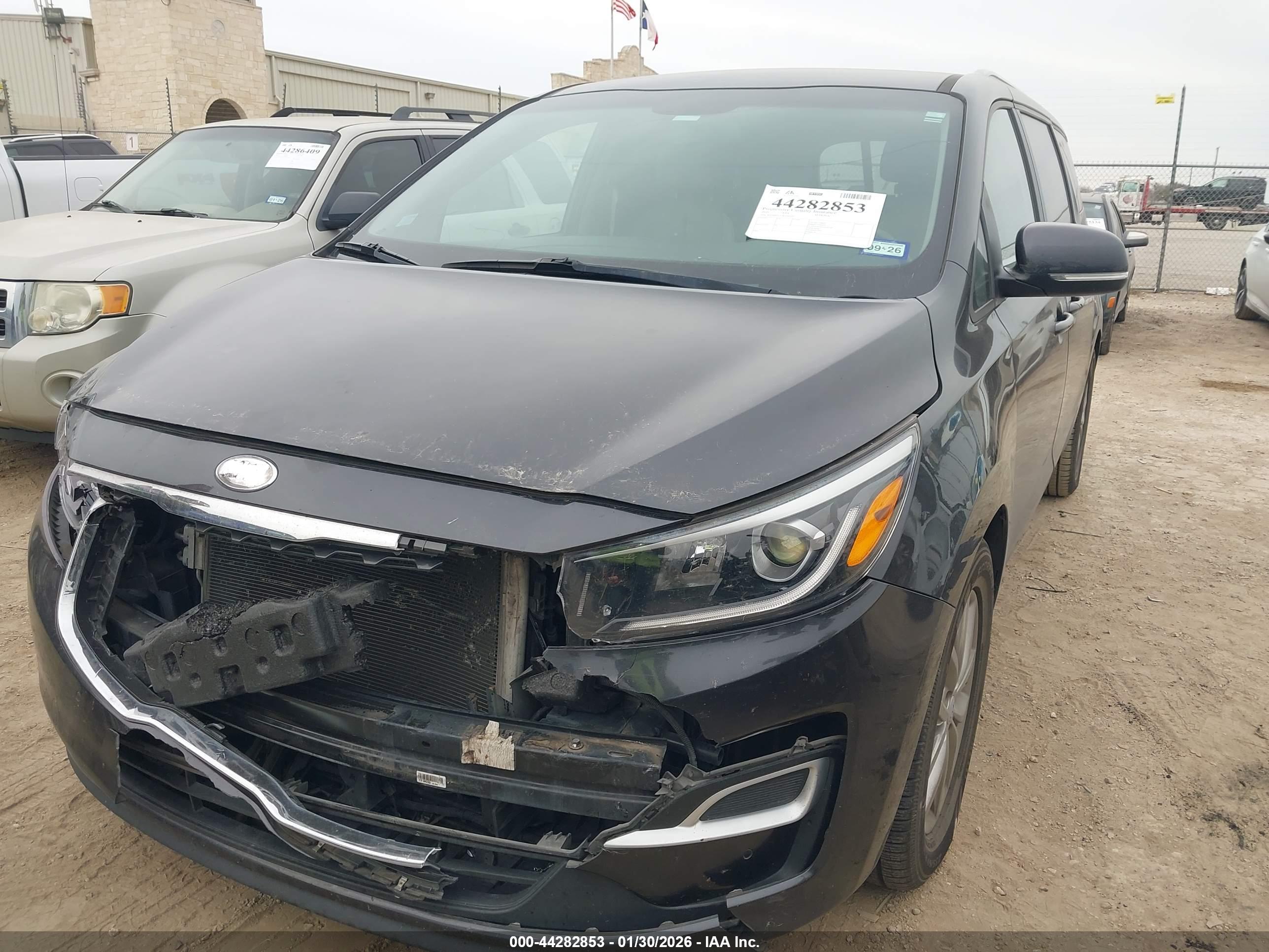 KIA SEDONA image 2