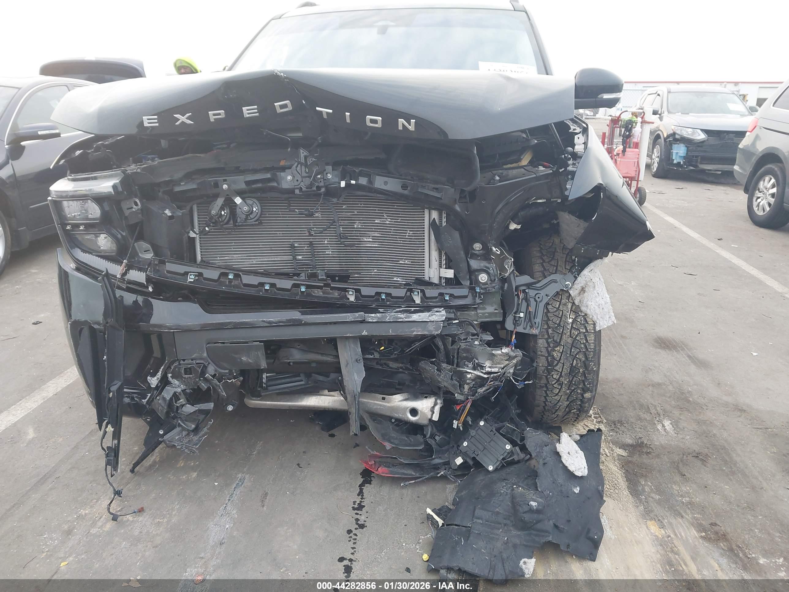 FORD EXPEDITION image 6