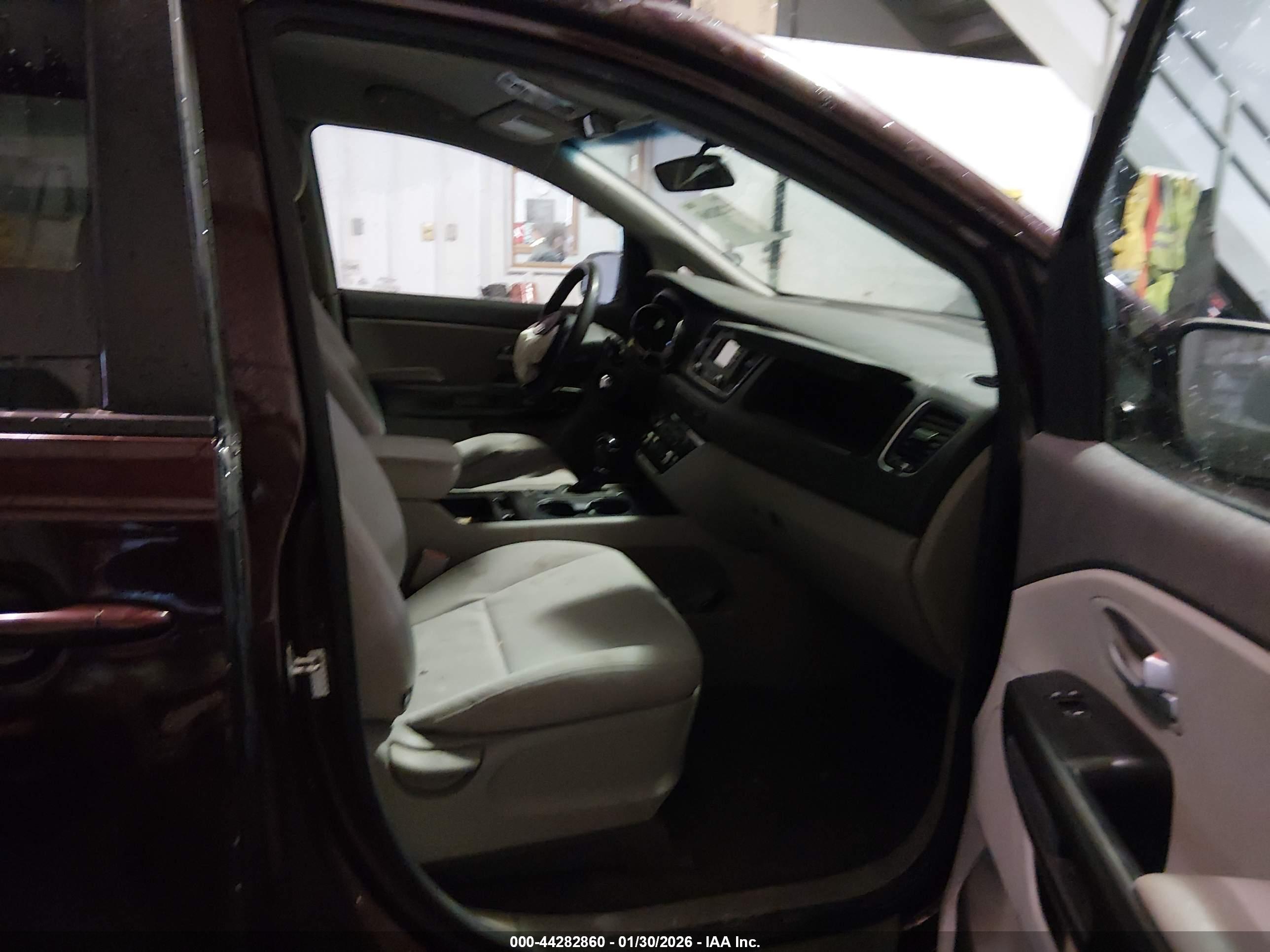KIA SEDONA image 5
