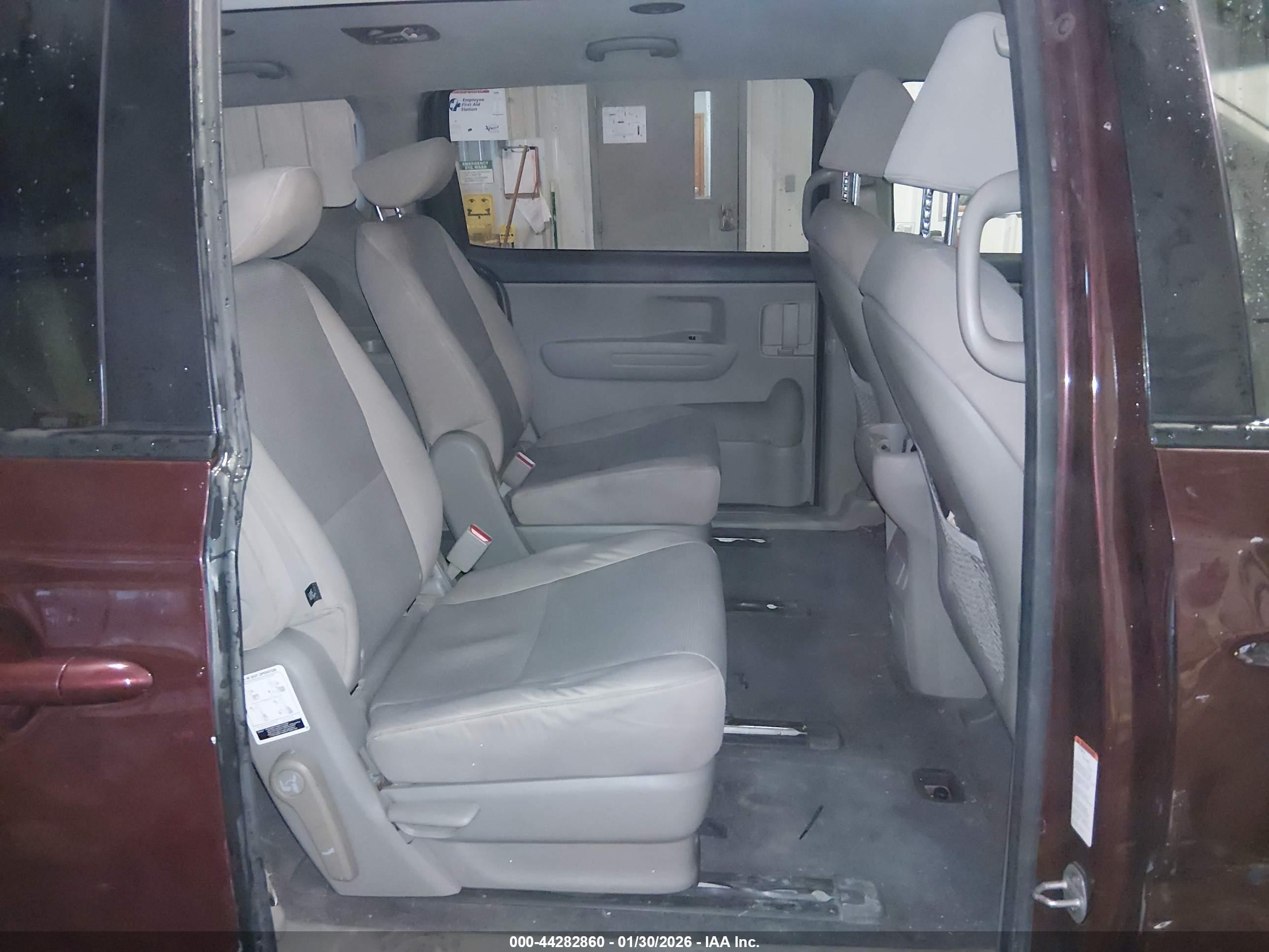 KIA SEDONA image 8