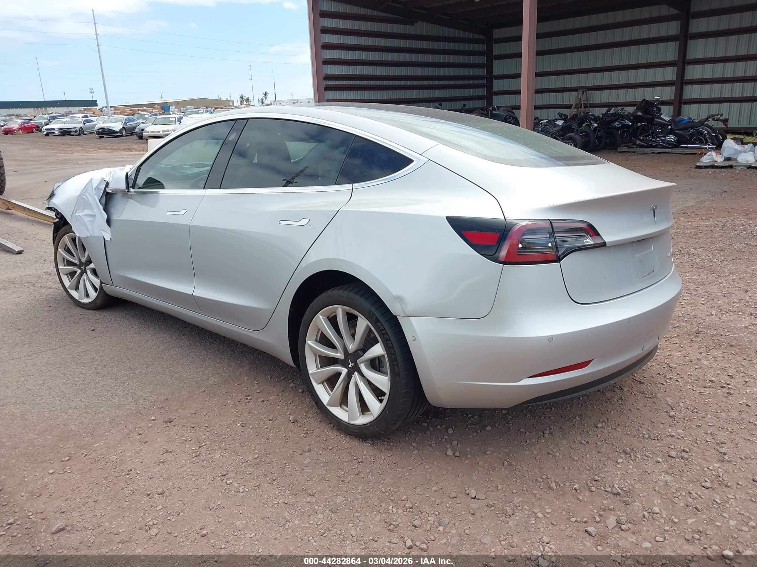 TESLA MODEL image 3