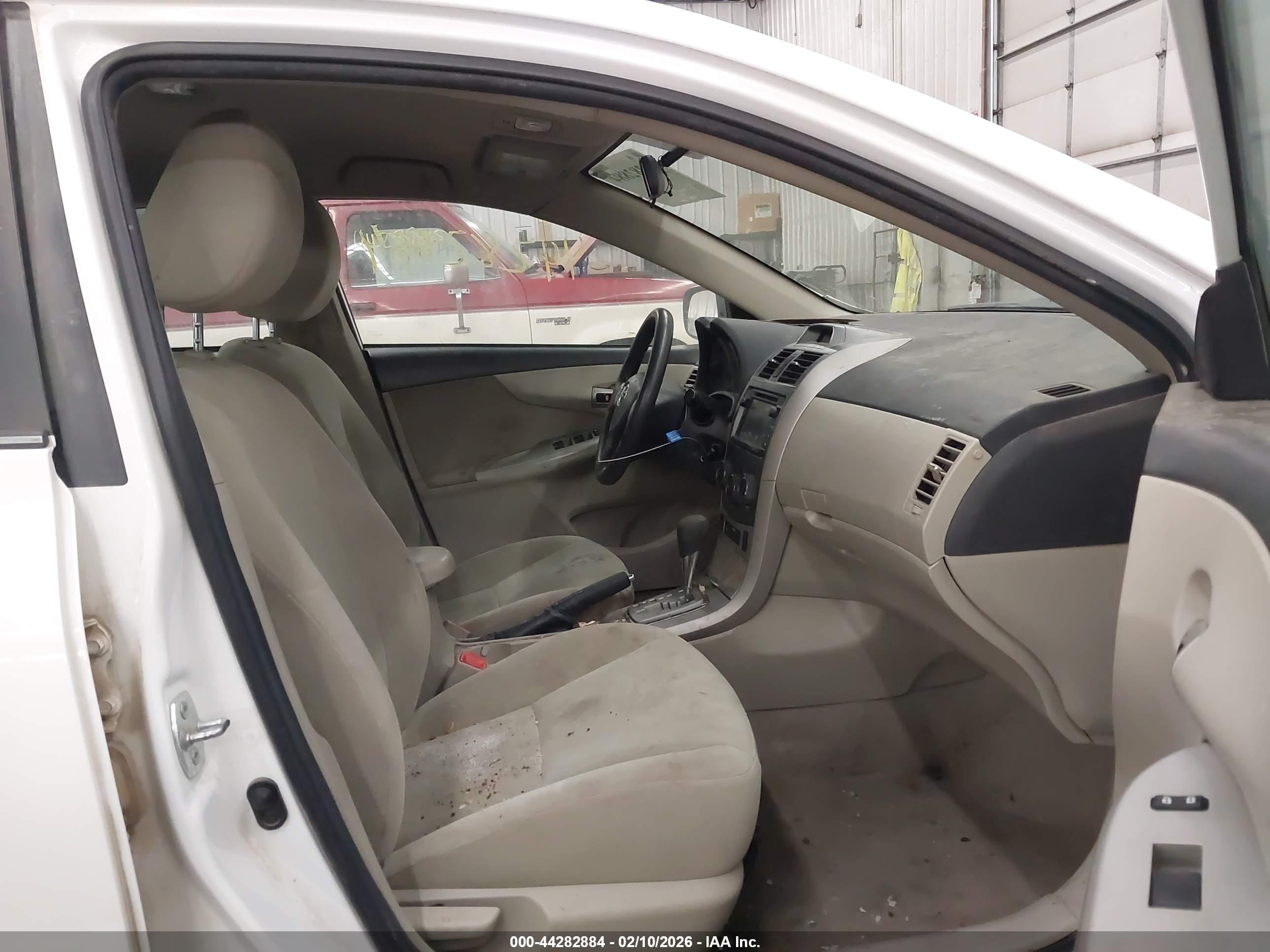 TOYOTA COROLLA image 5