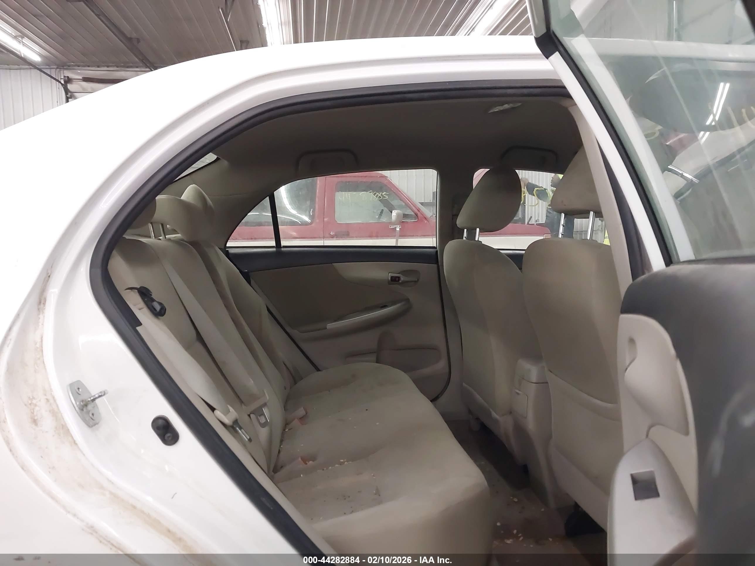 TOYOTA COROLLA image 8