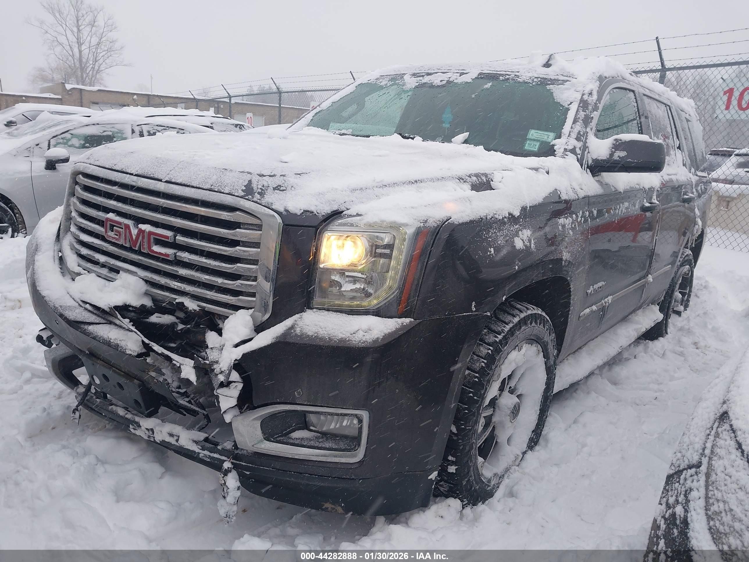 GMC YUKON image 2