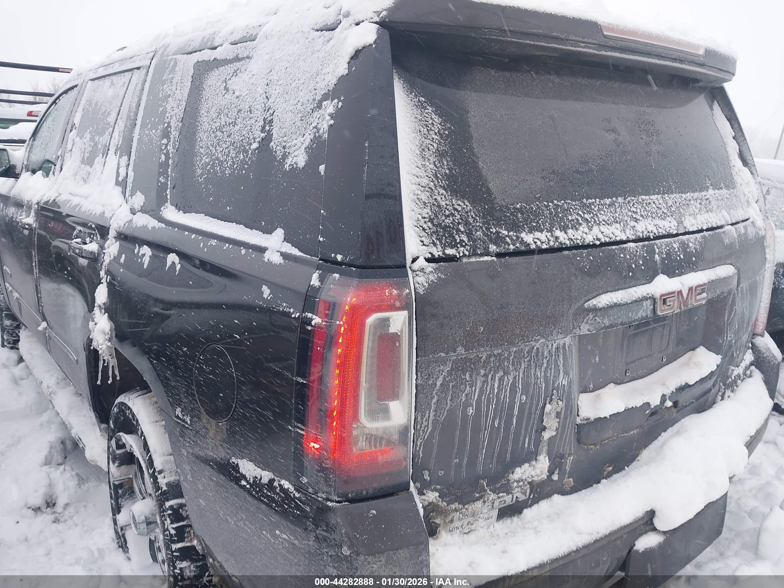 GMC YUKON image 3