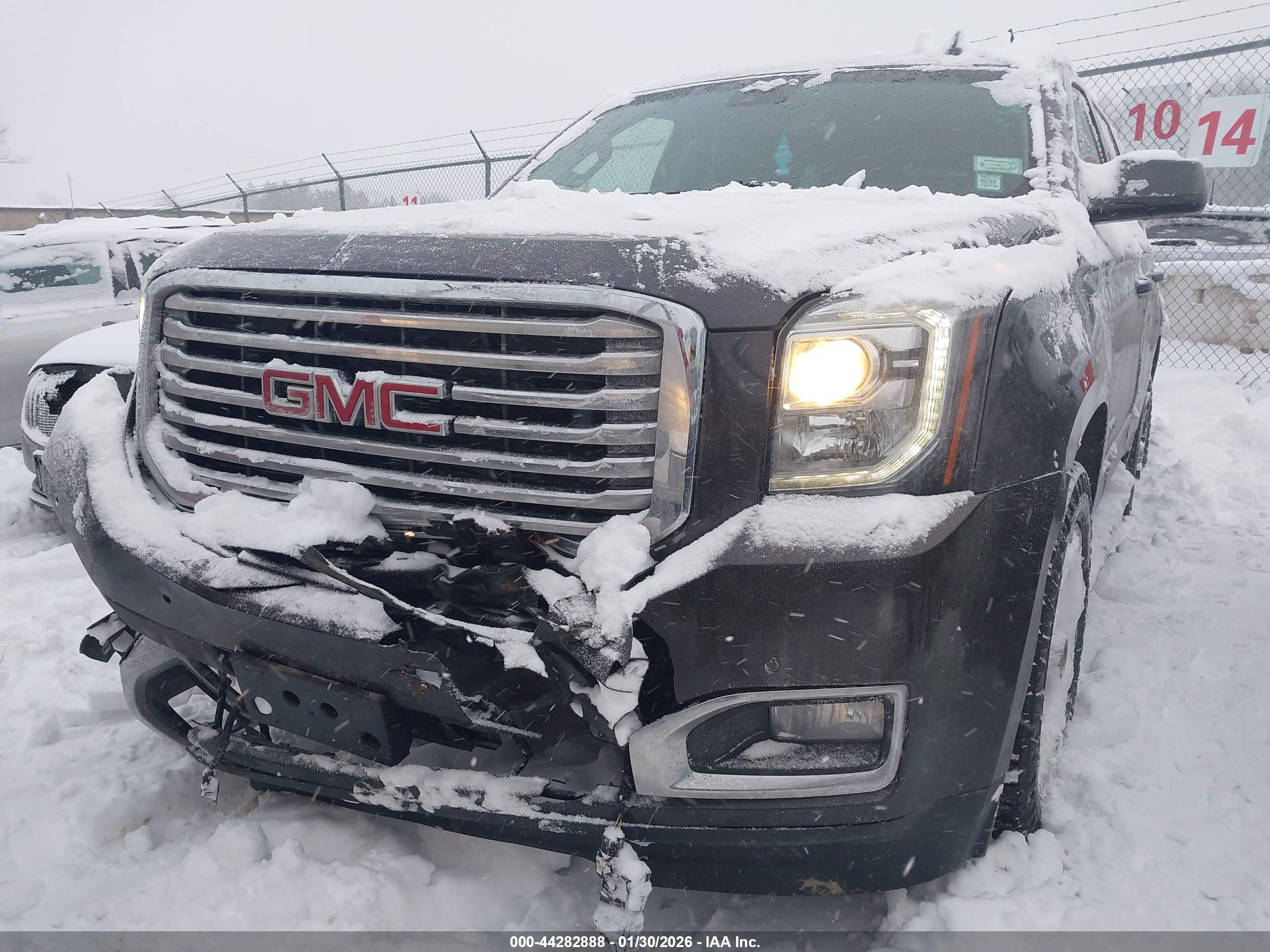 GMC YUKON image 6