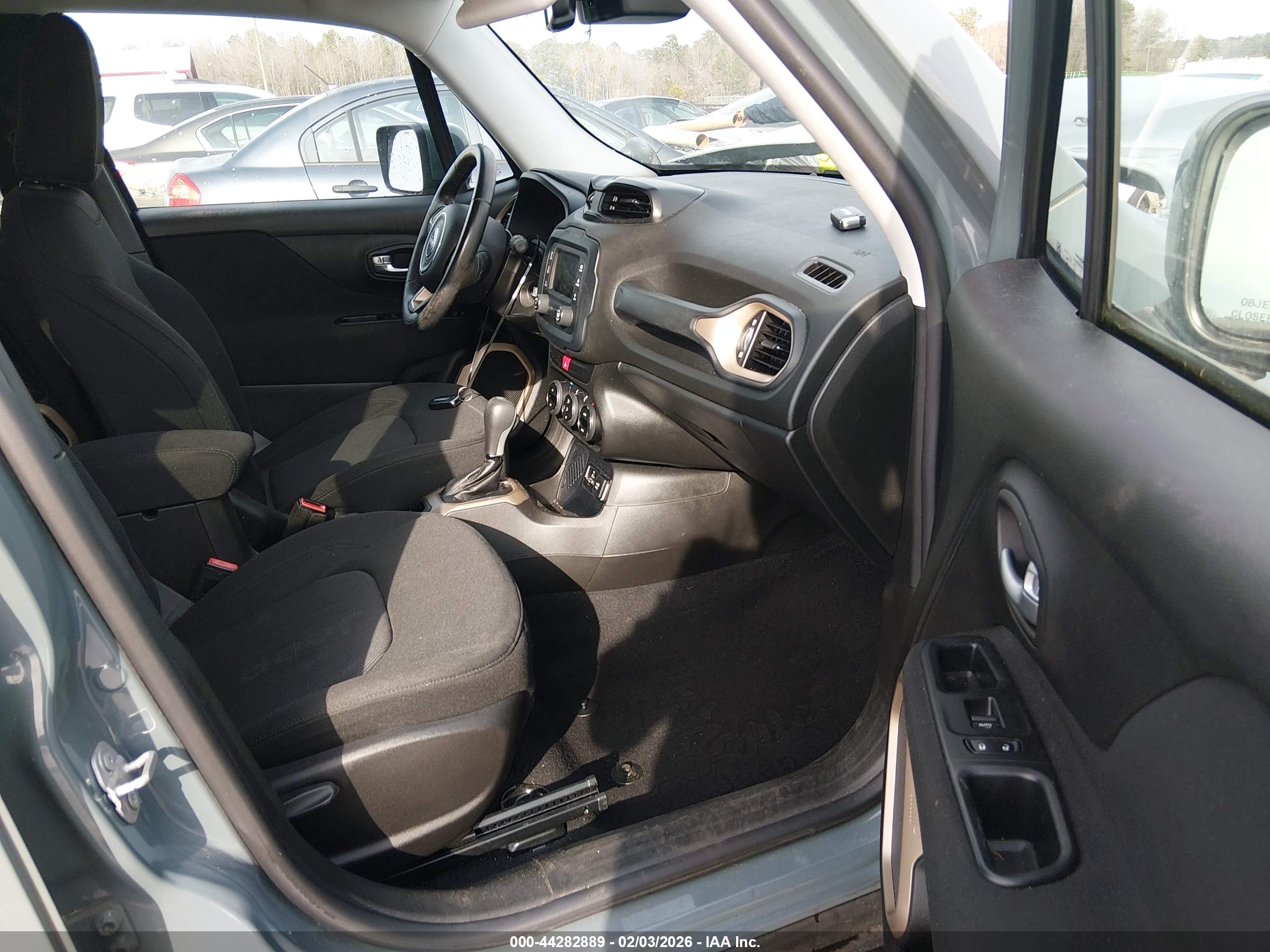 JEEP RENEGADE image 5