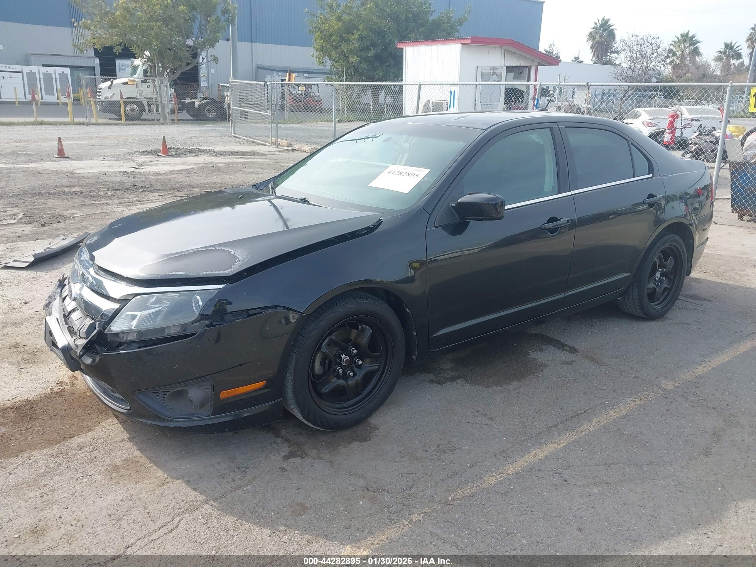 FORD FUSION image 2