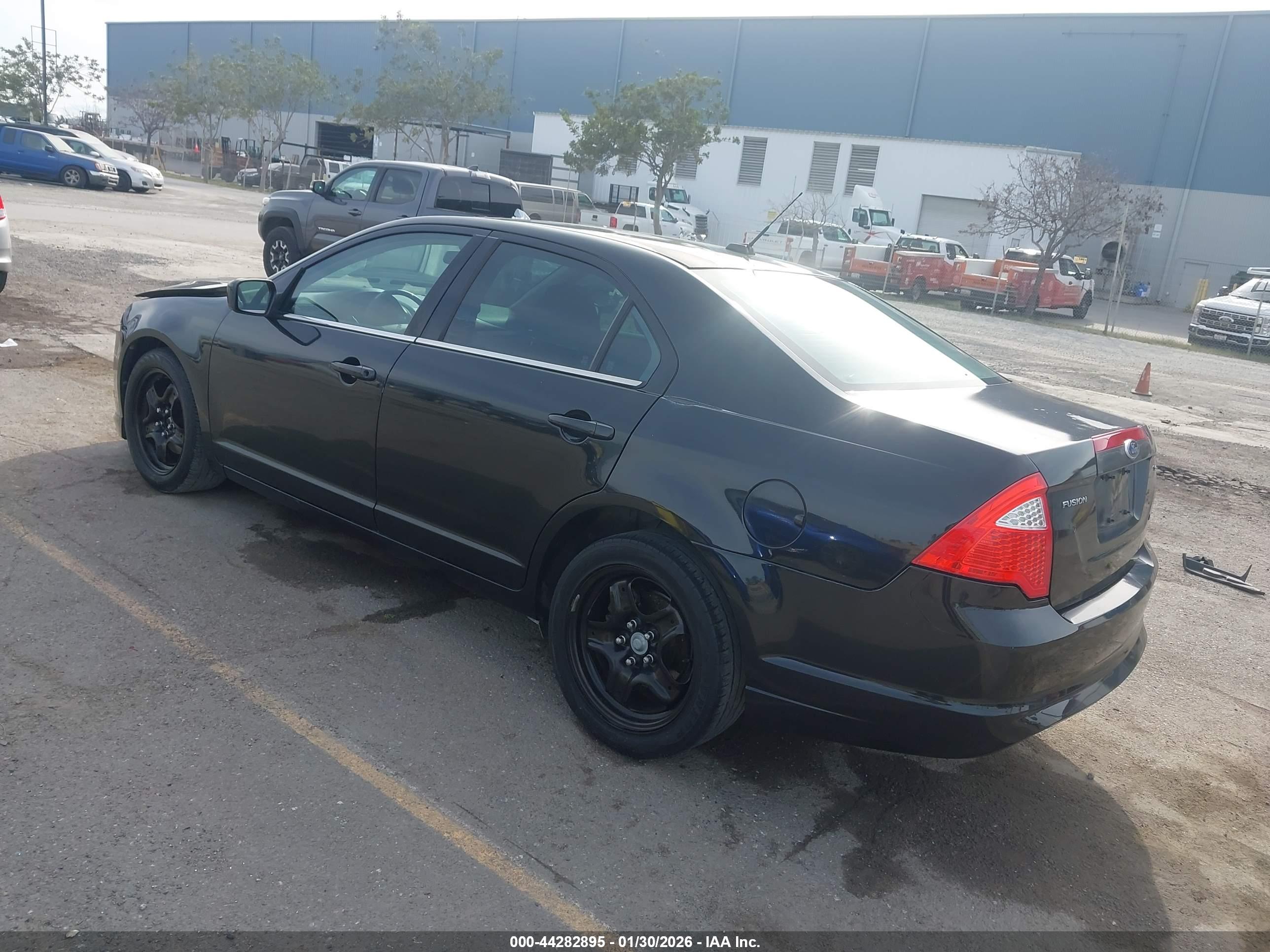 FORD FUSION image 3