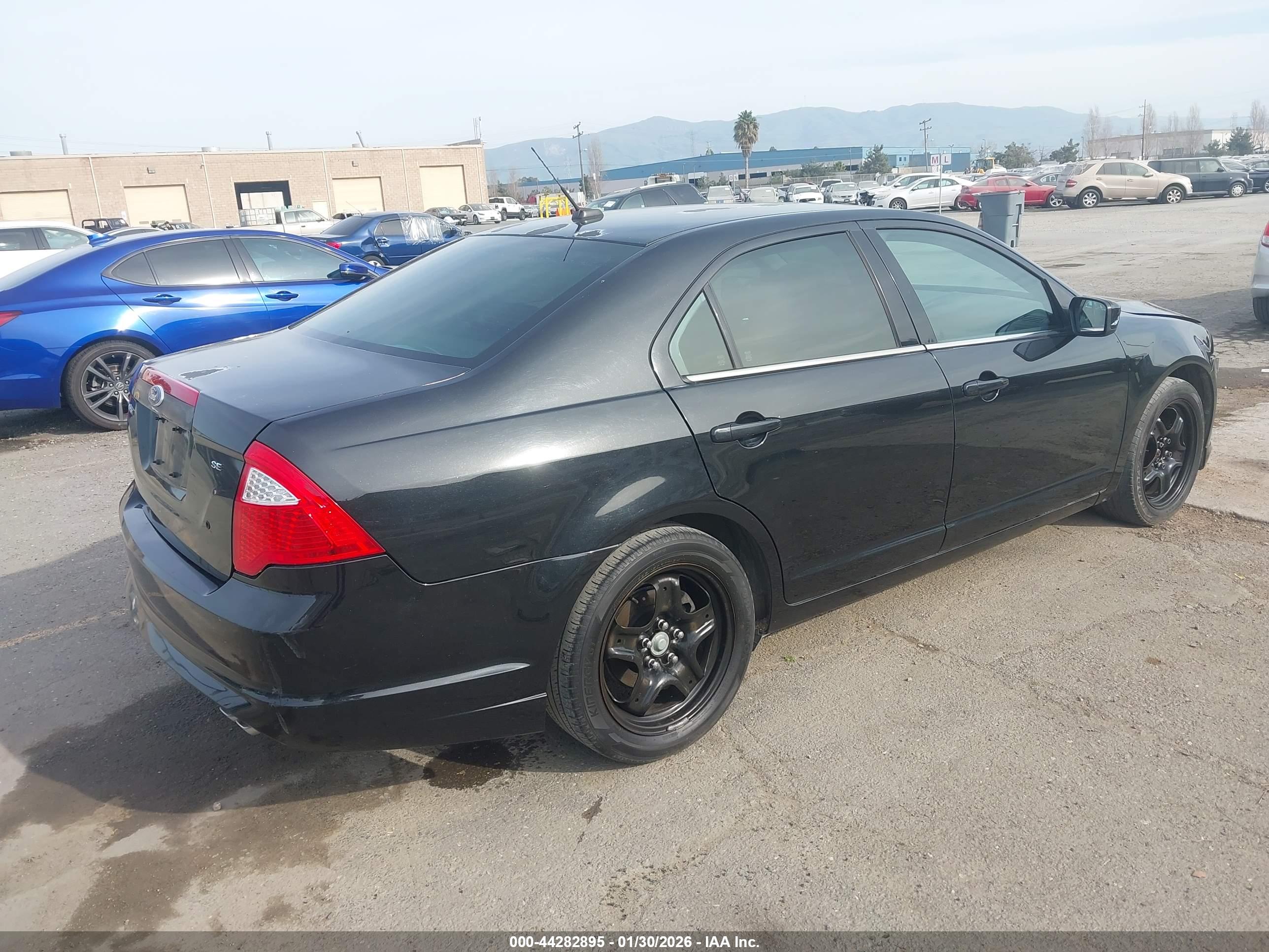 FORD FUSION image 4