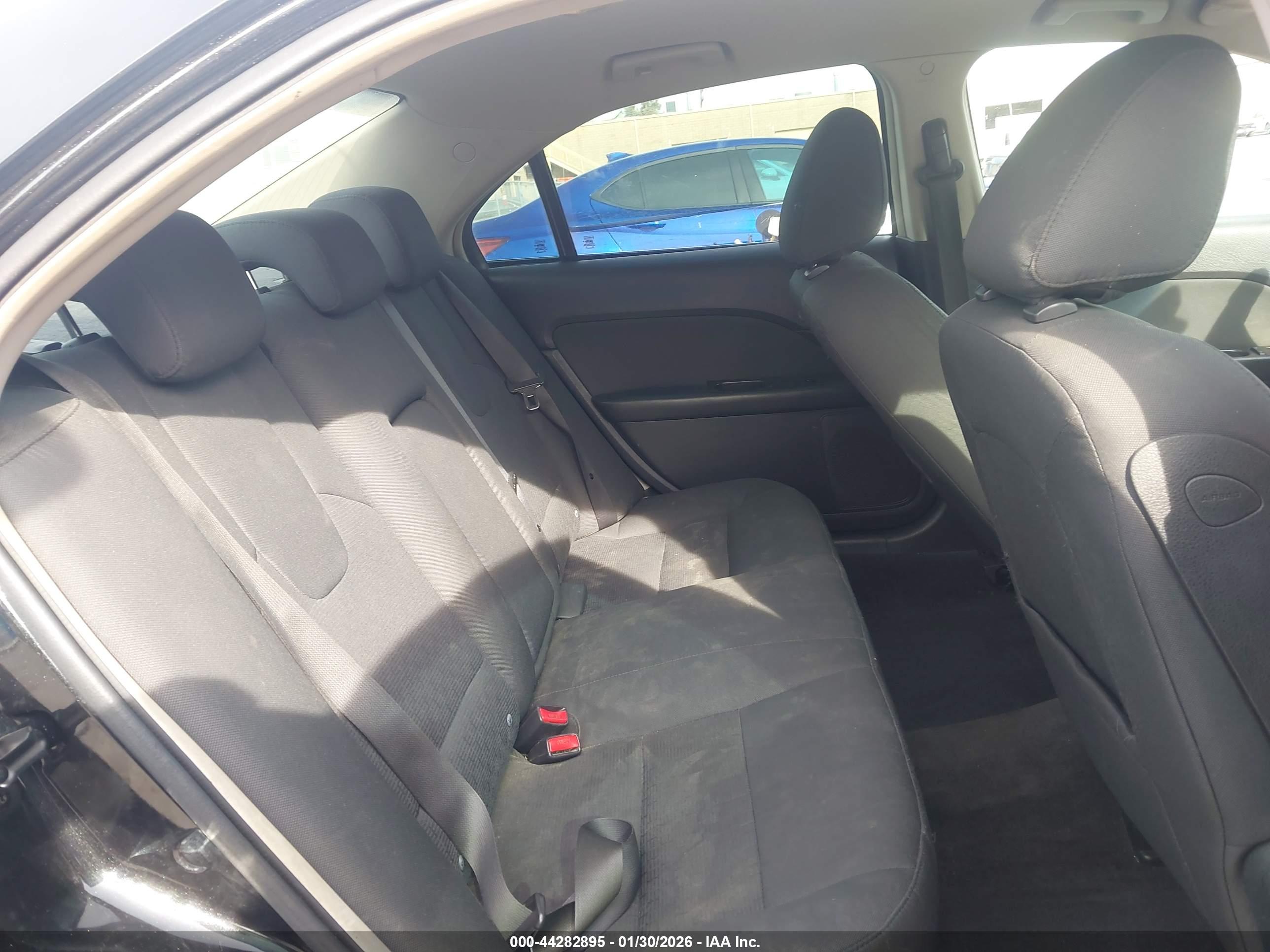 FORD FUSION image 8