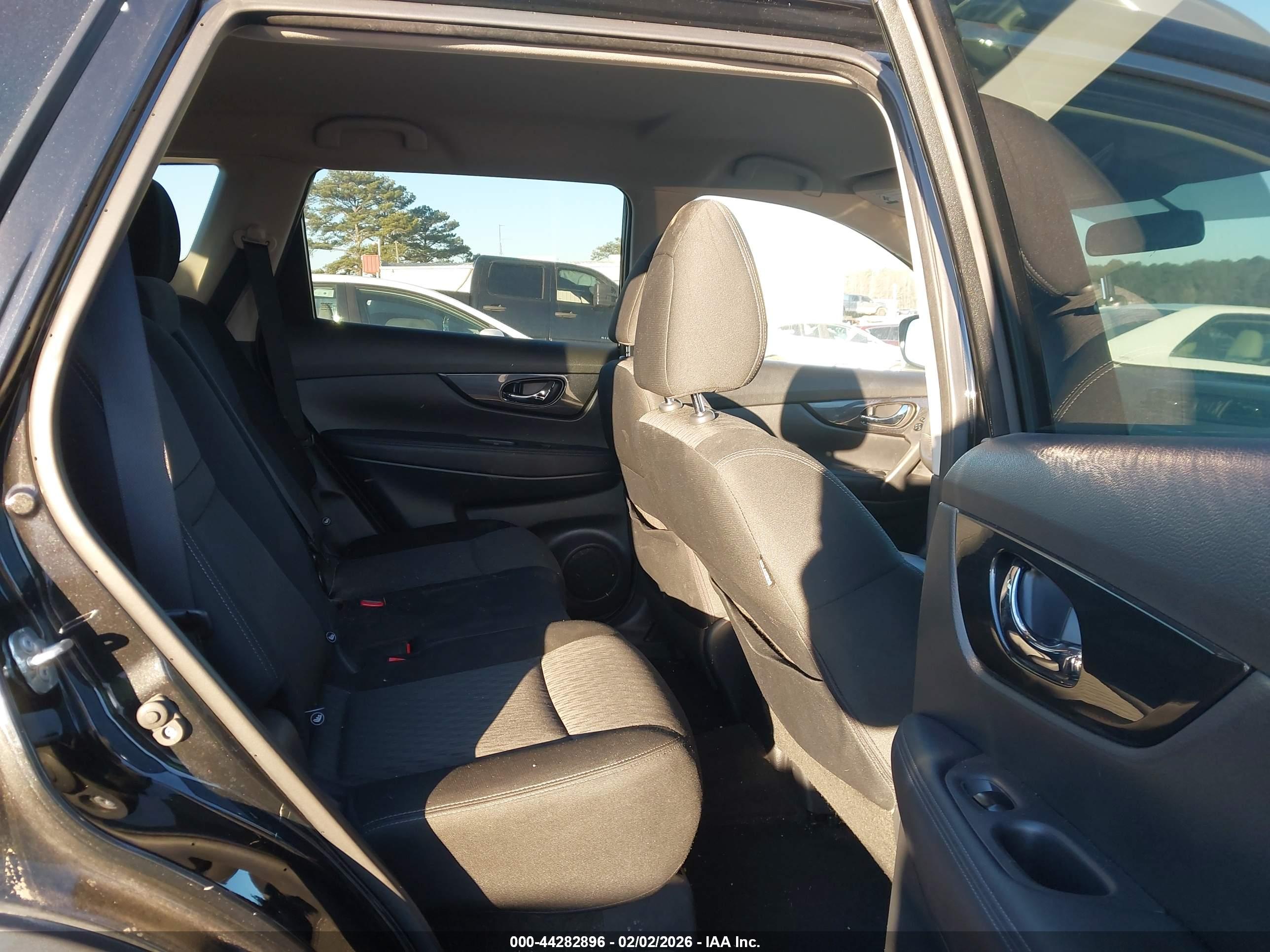 NISSAN ROGUE image 8