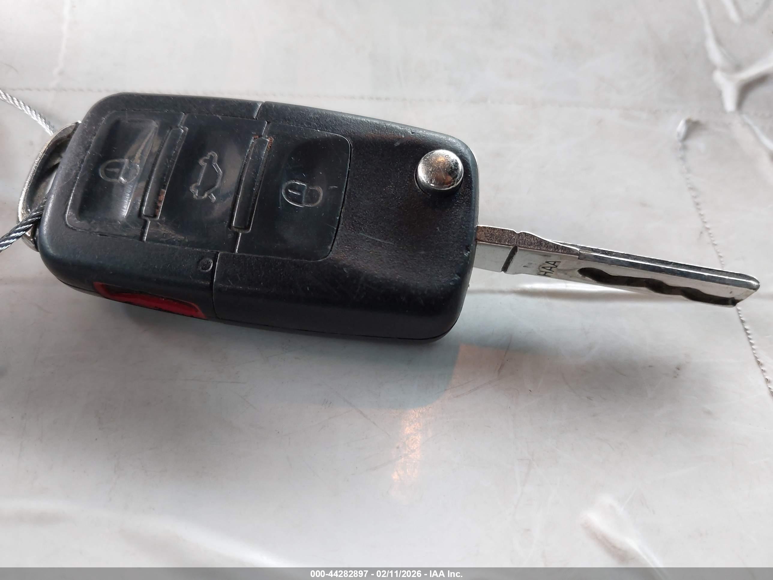 VOLKSWAGEN EOS image 11