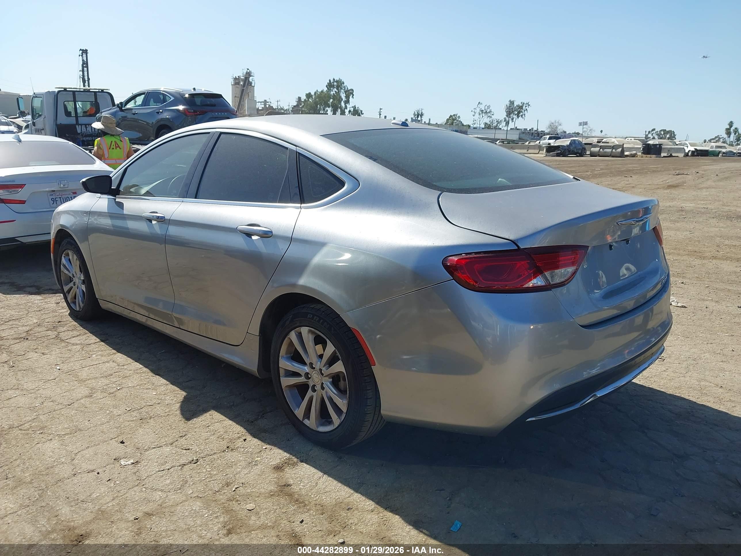 CHRYSLER 200 image 3